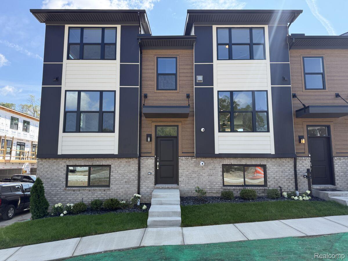 1016 Pine Tree Lane — photo