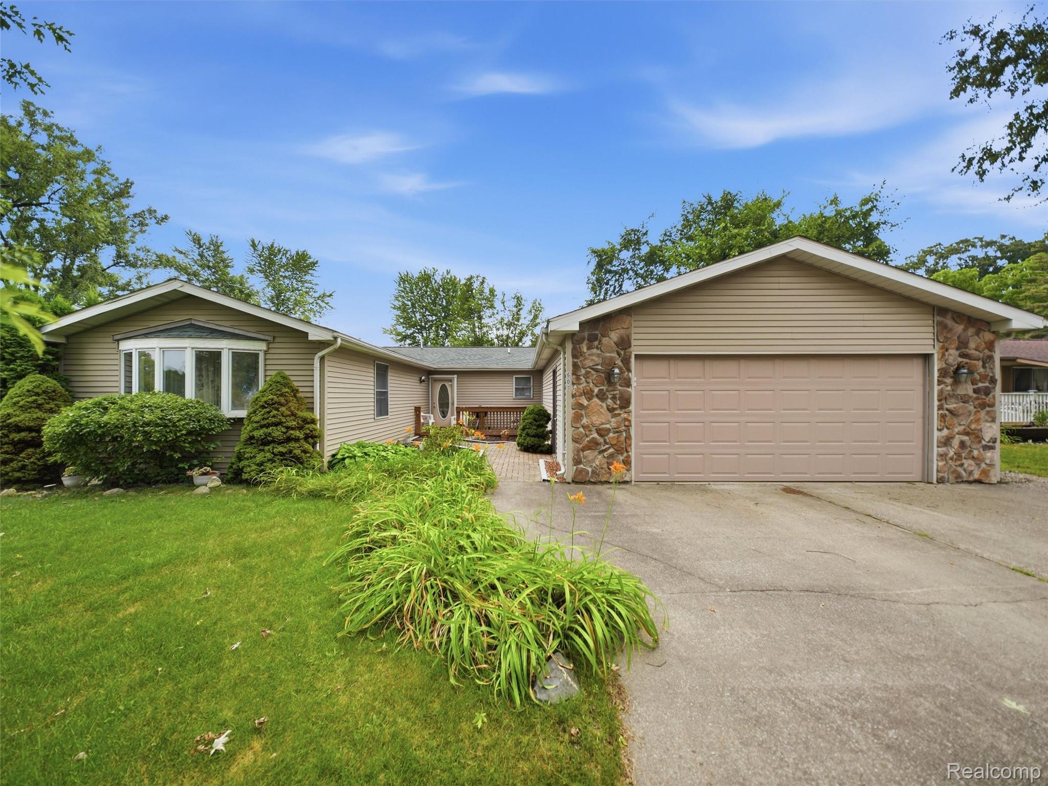 601 Holly Bush Drive — photo