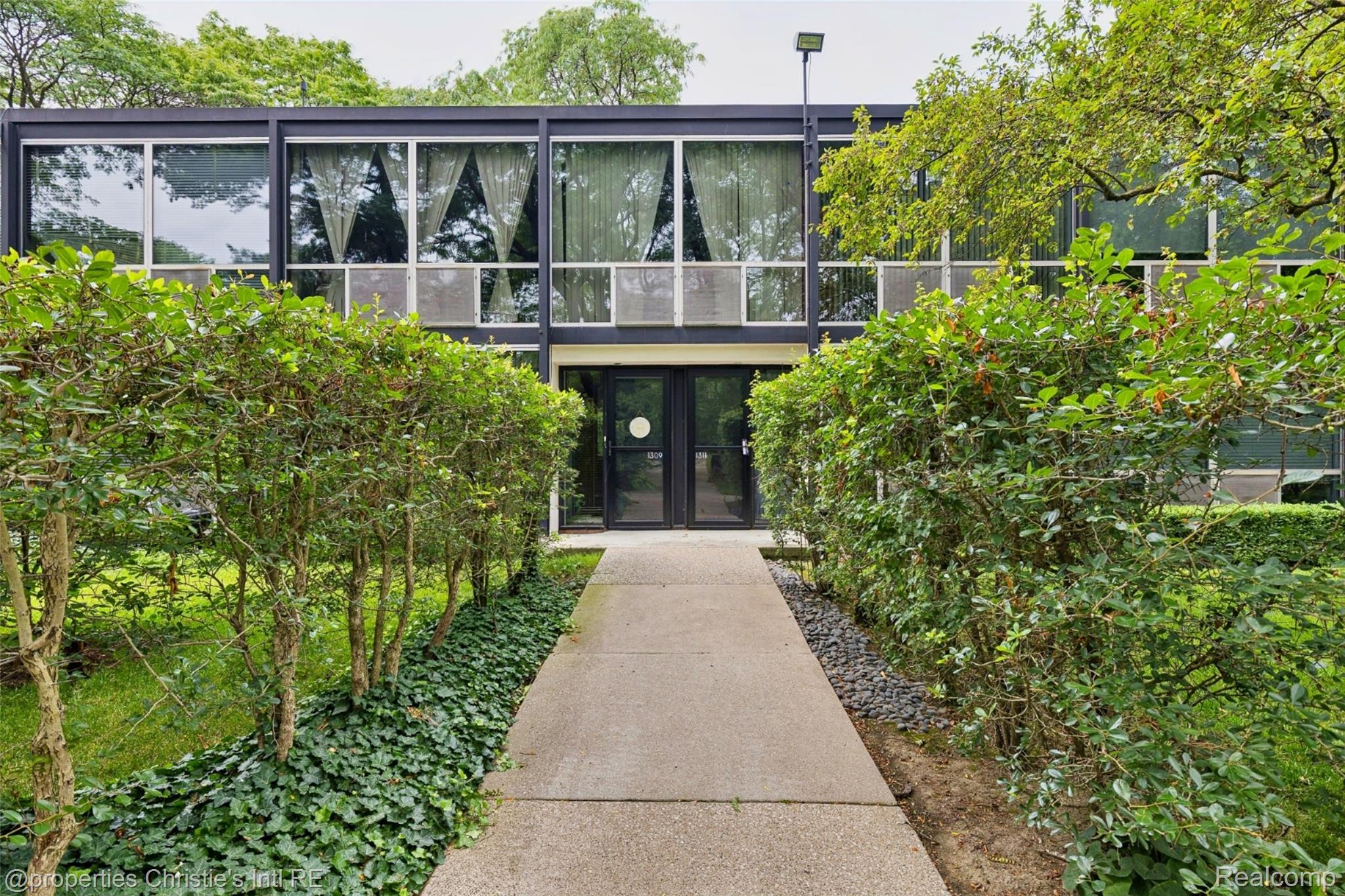 1309 Joliet Place — photo