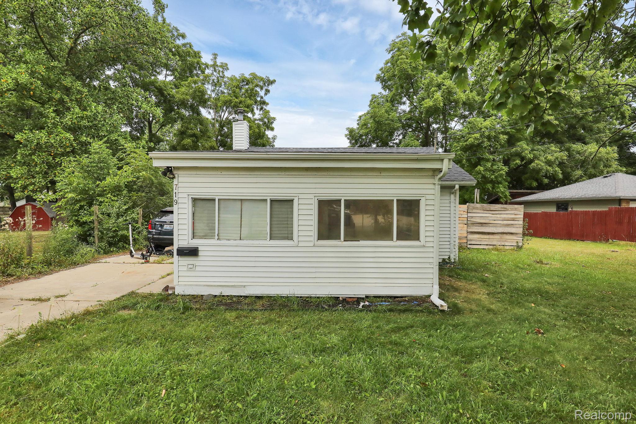 719 Robert Street — photo