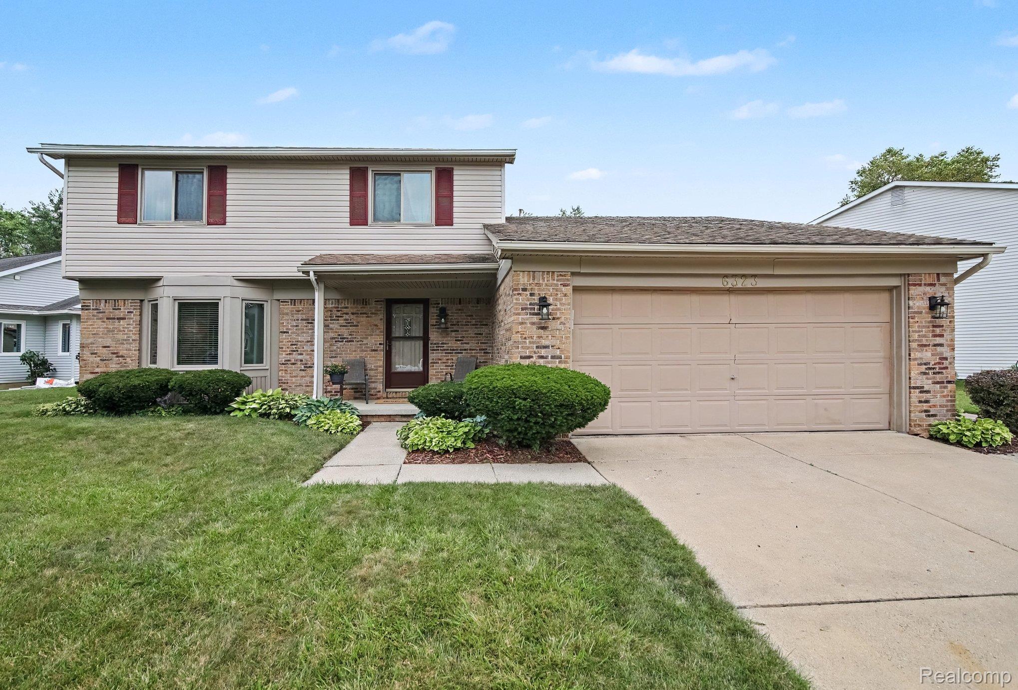 6323 Robison Lane E — photo