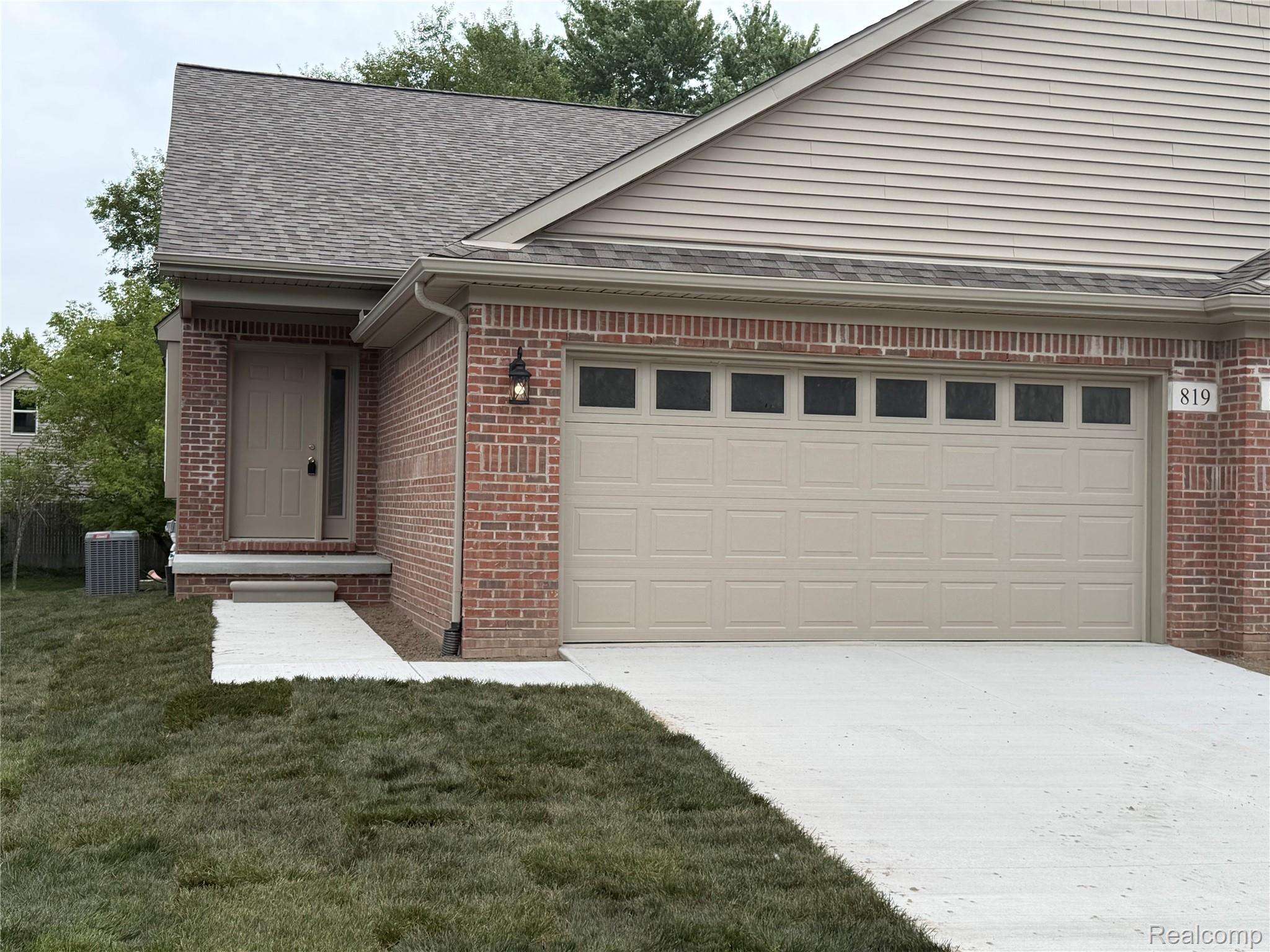 819 Chelsea Ridge Court — photo