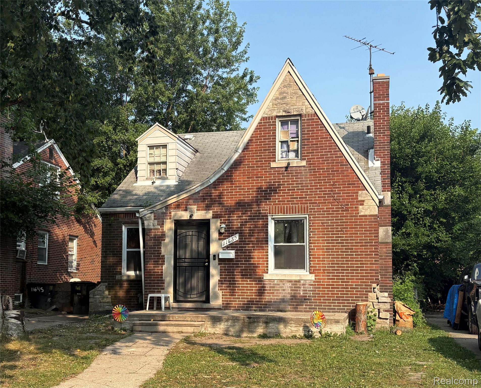 11635 Laing Street — photo