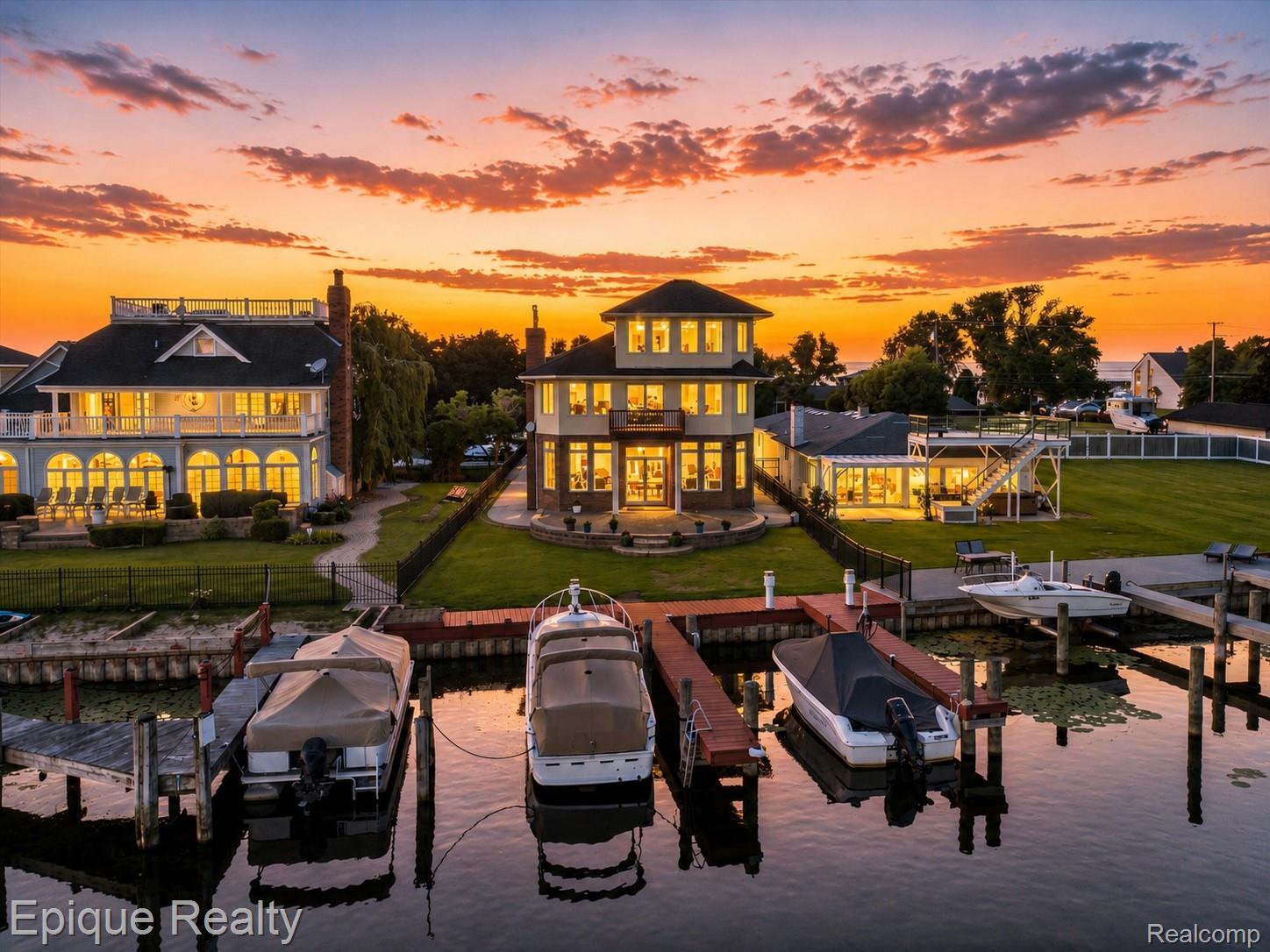 32354 N River Road — photo