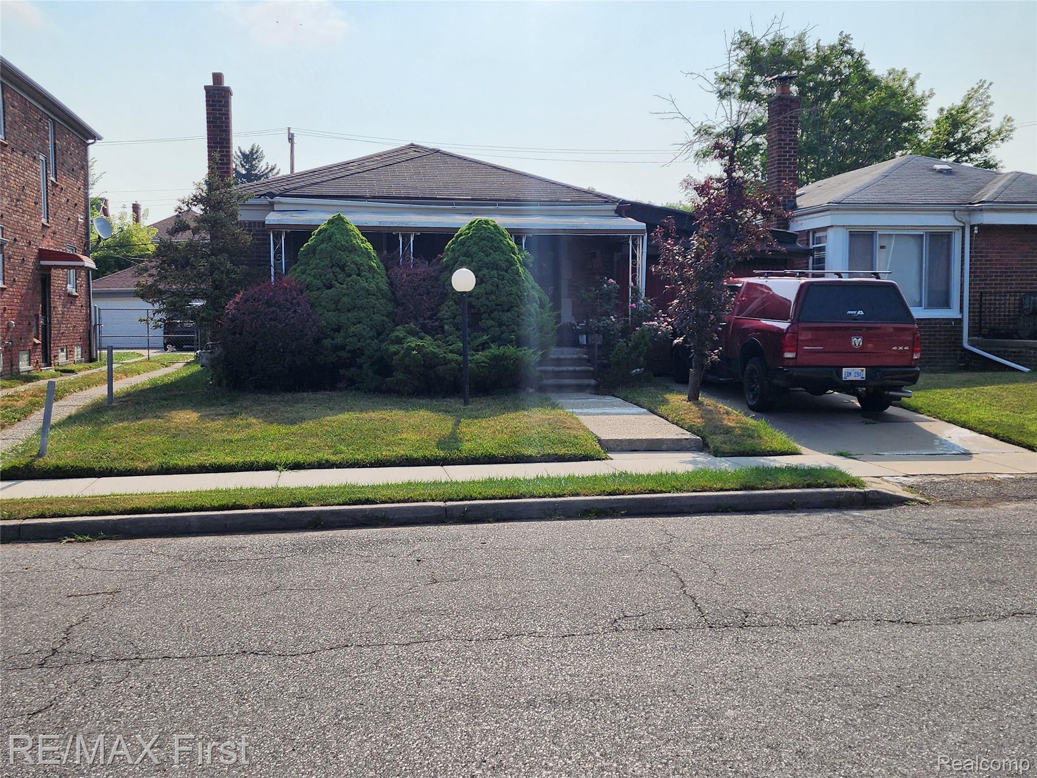 16190 Fairfield Street — photo