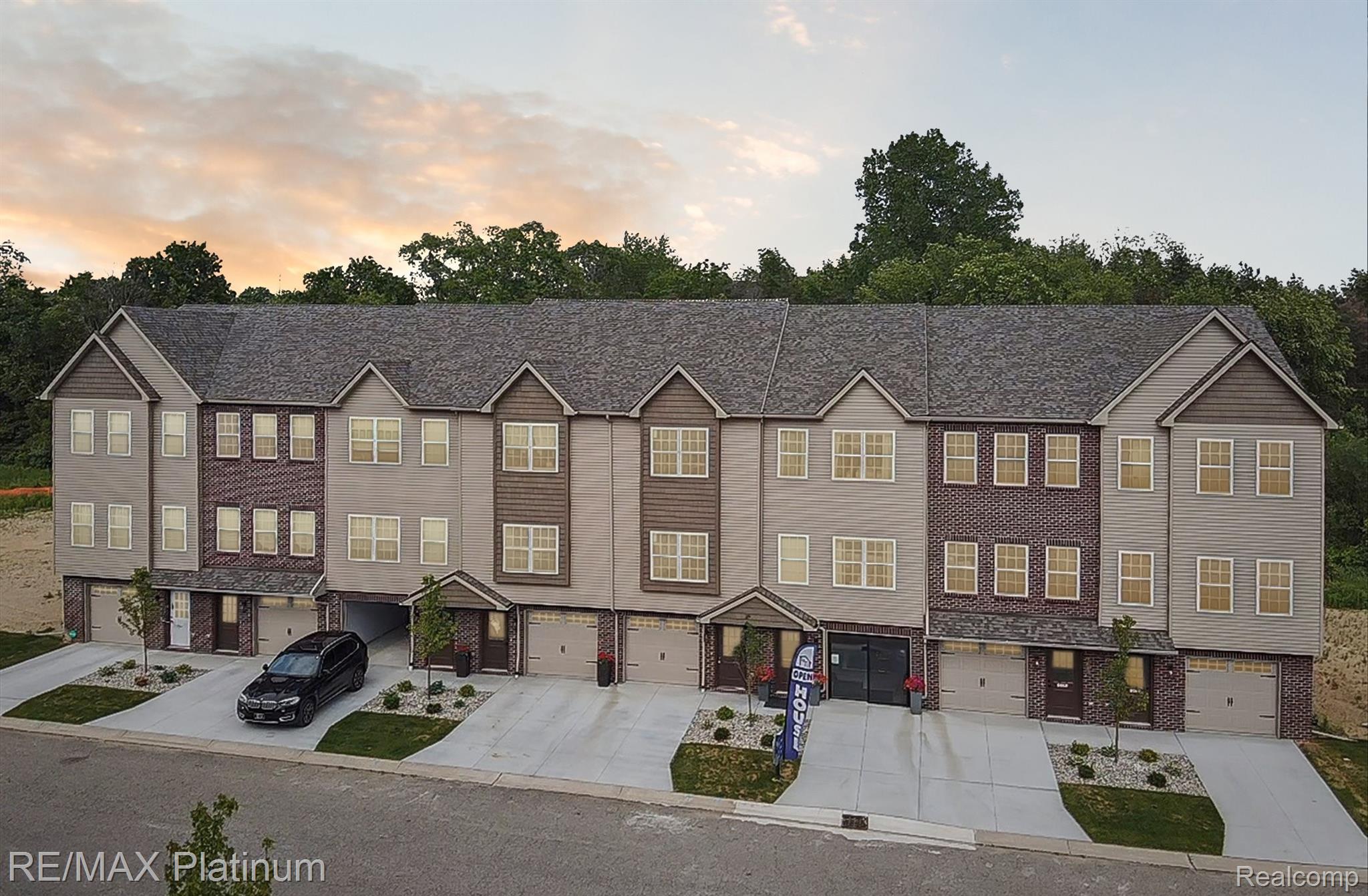 1666 Pinecroft Lane — photo