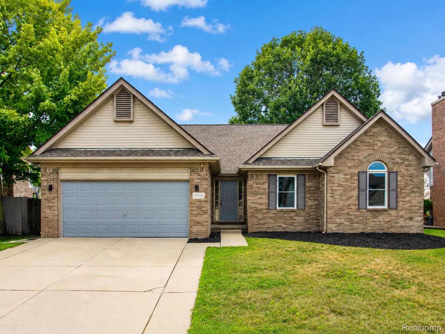 19108 Red Oak Lane — photo