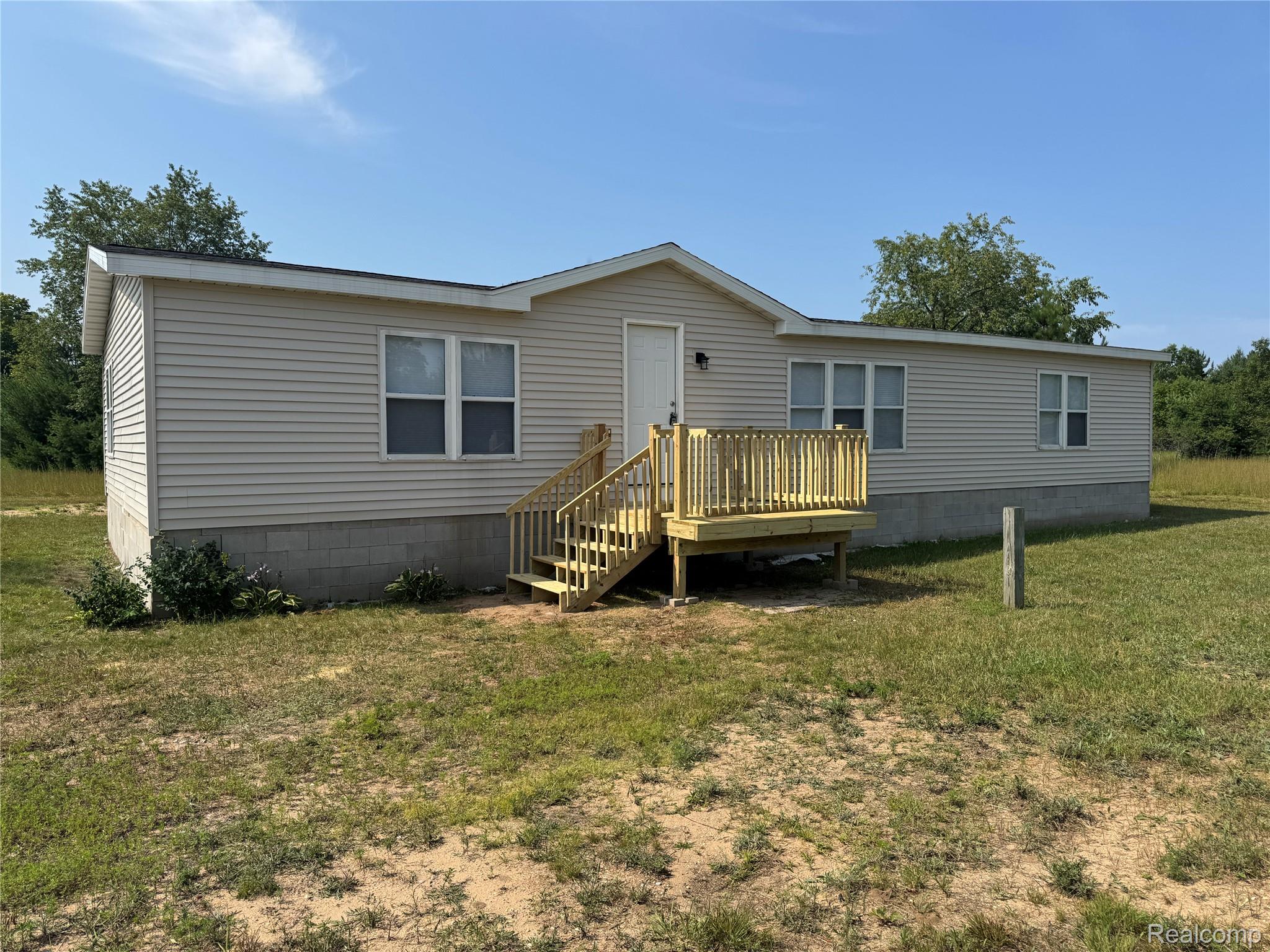 8845 Country Road NE — photo