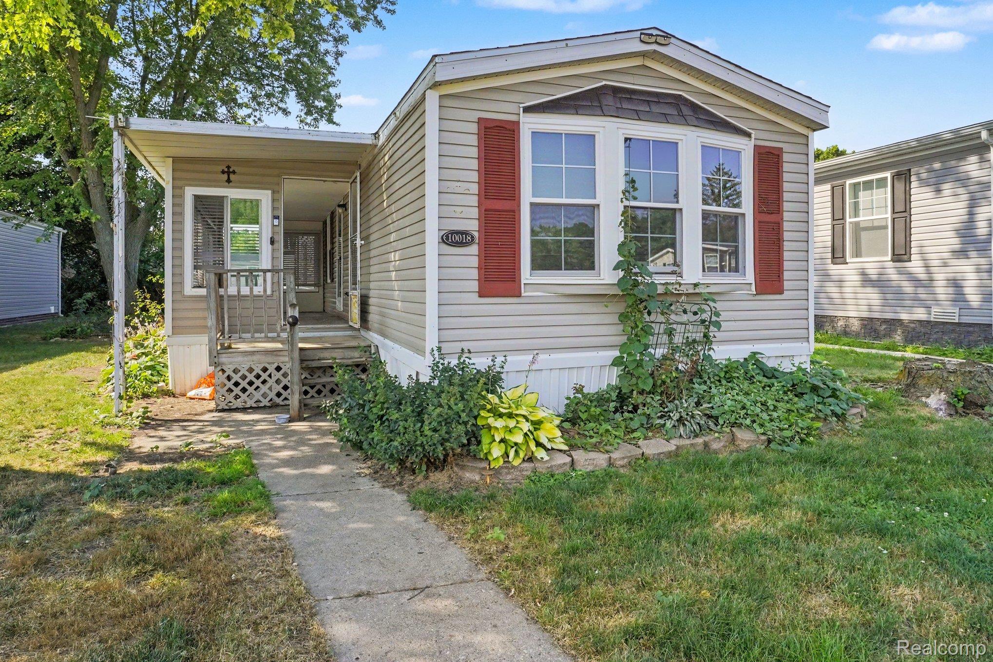 10018 Hutchinson Dr — photo