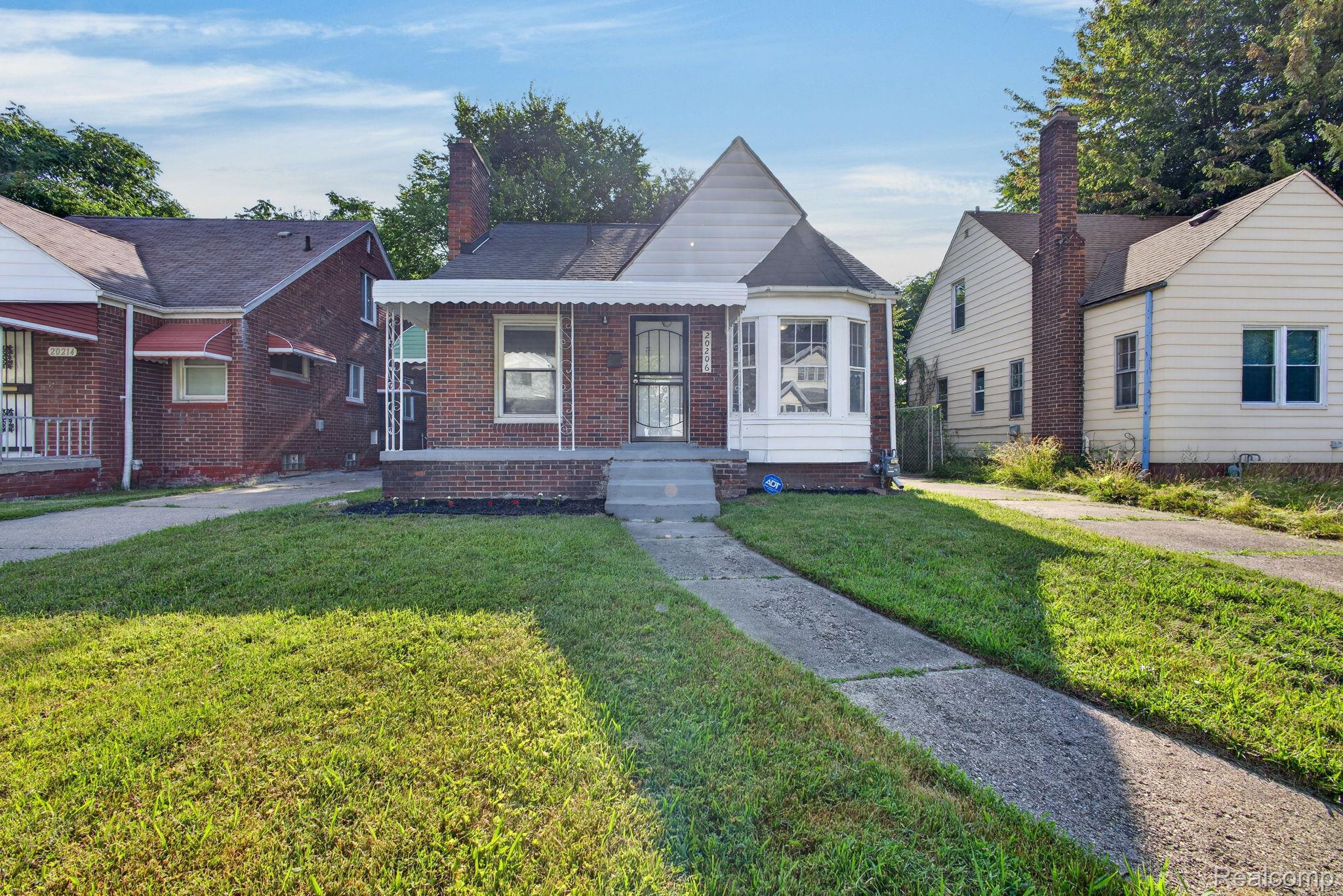 20206 Greeley Street — photo