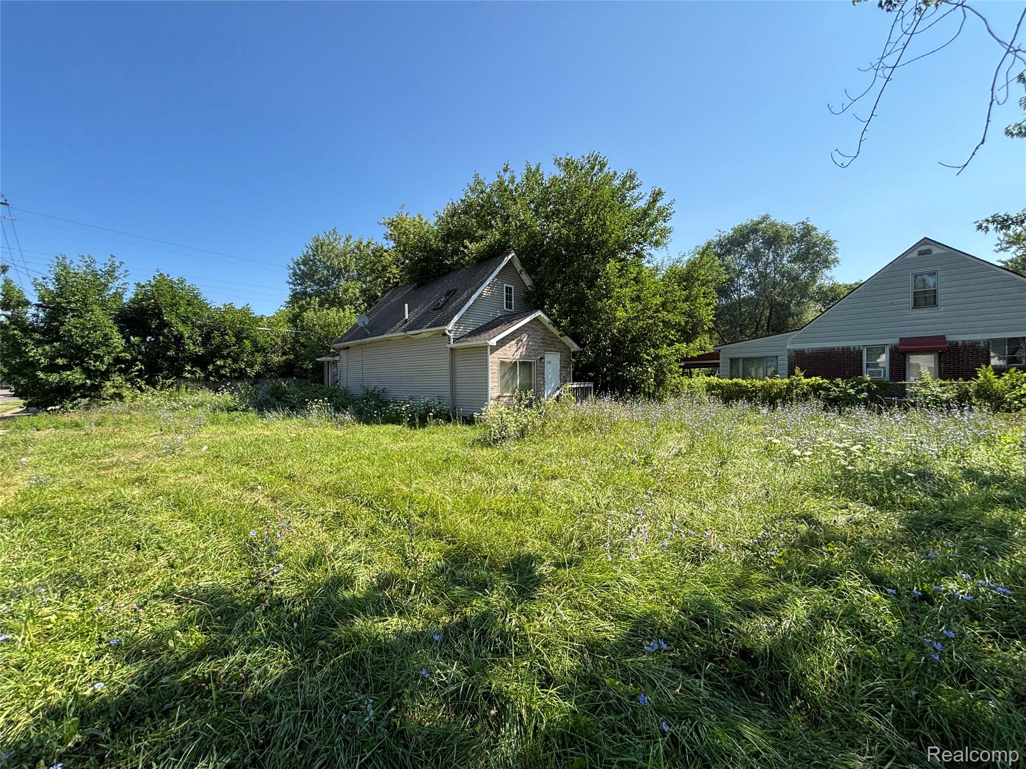 16211 Manning Street — photo