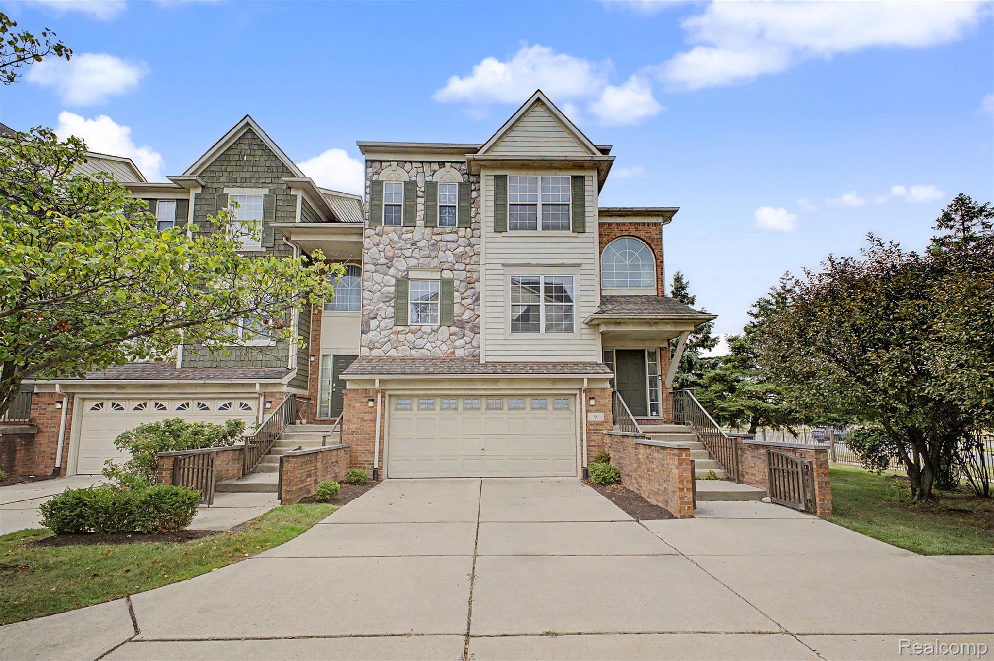 9 Lyons Court — photo