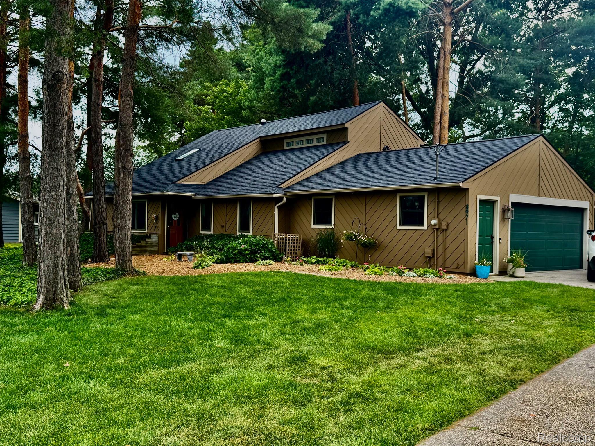 8971 Highland Drive — photo
