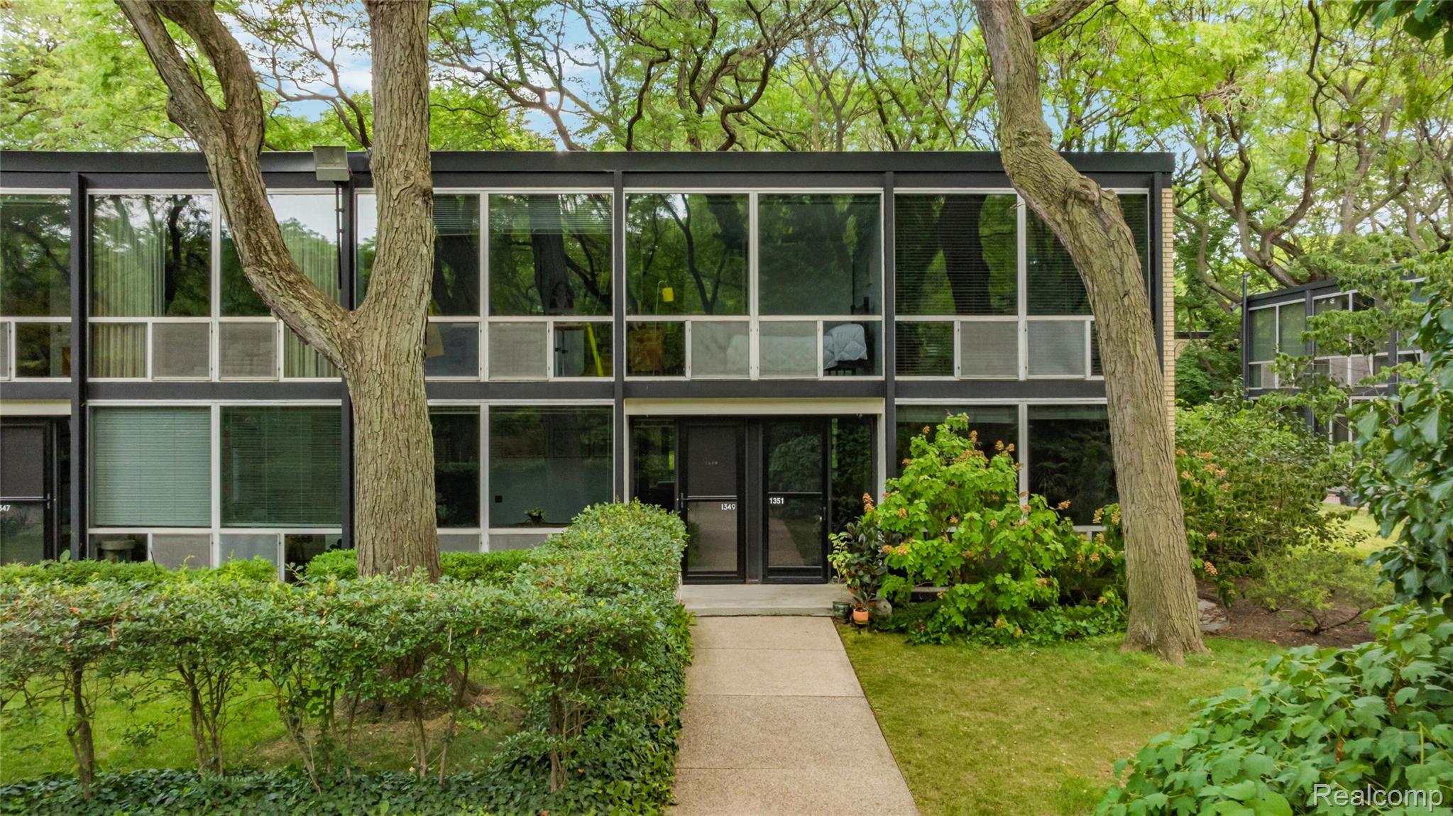 1349 Joliet Place — photo