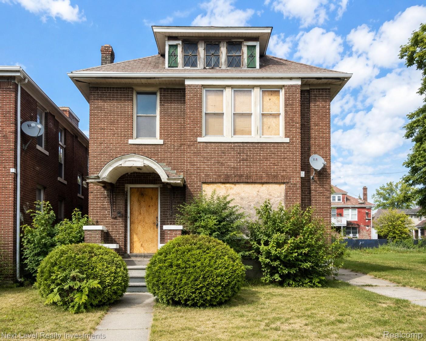 4246 Maxwell Street — photo