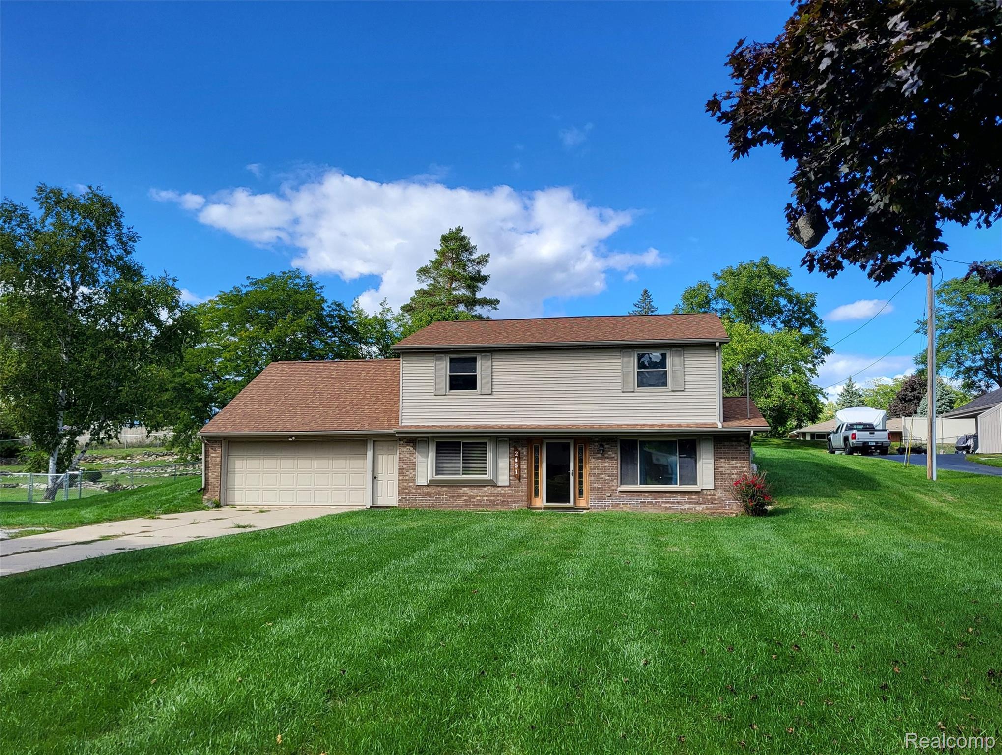 2451 Valley Lane Drive — photo
