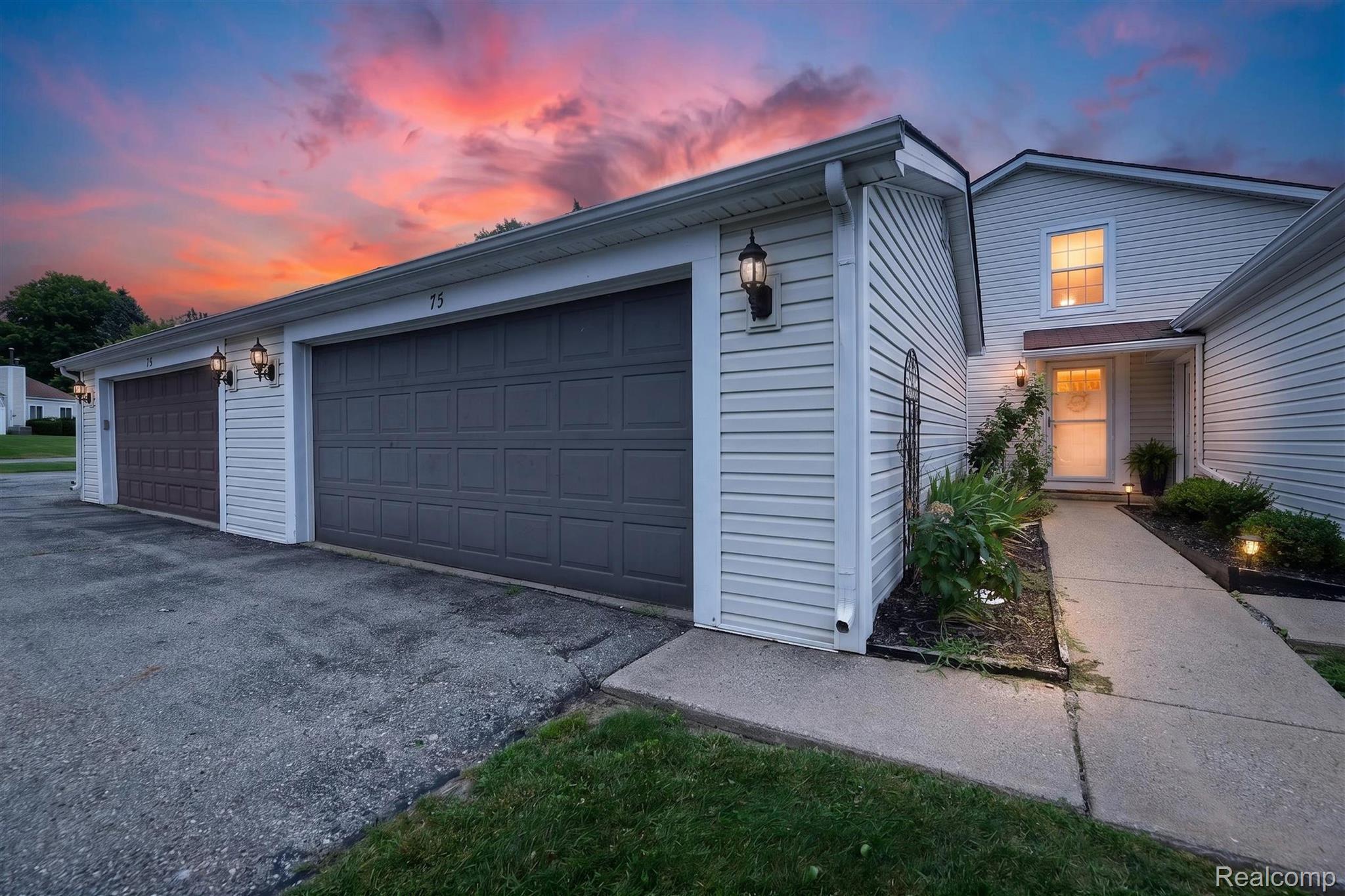 75 Oxford Oaks Drive 75 — photo