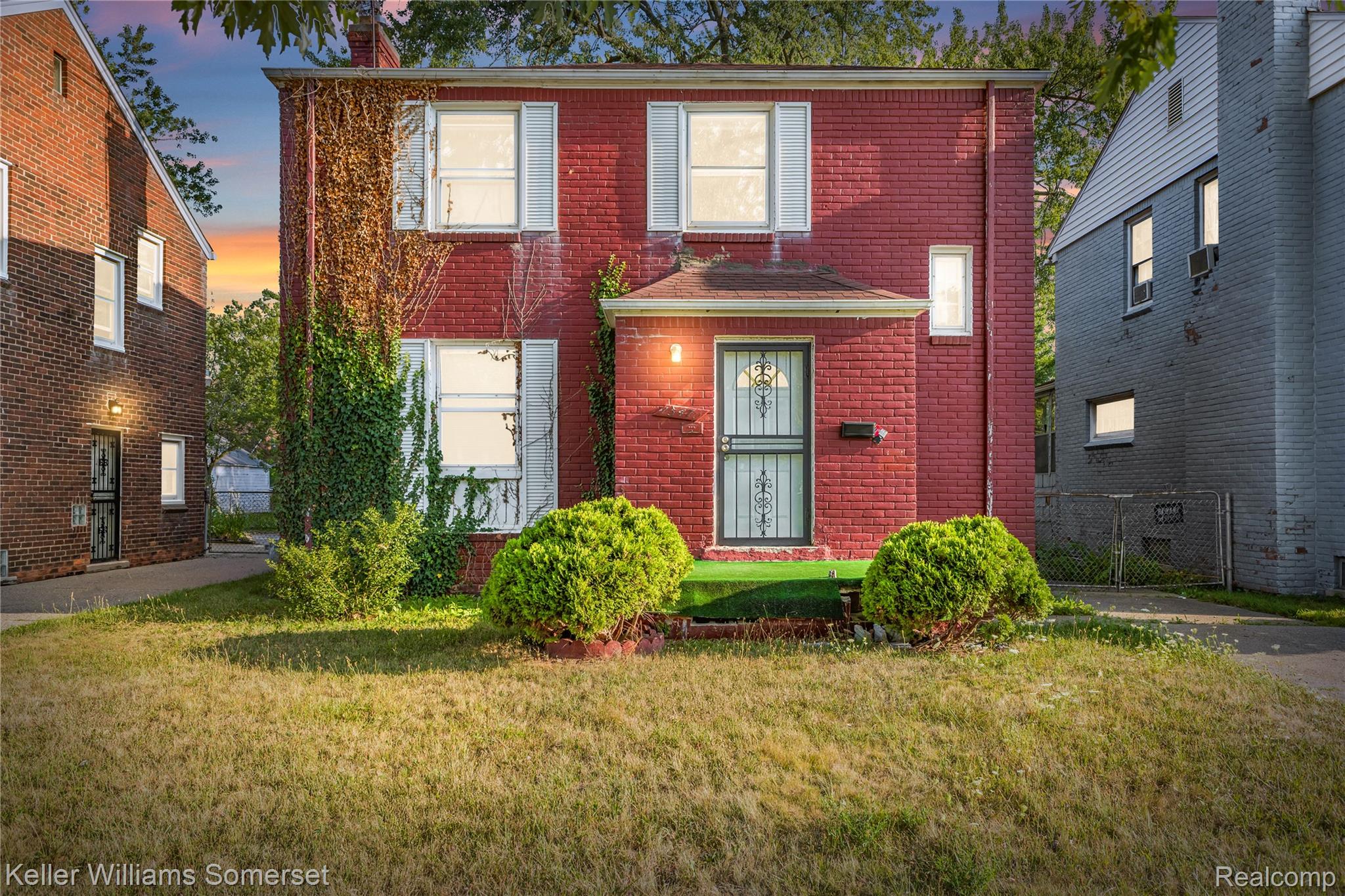 15470 Mapleridge Street — photo