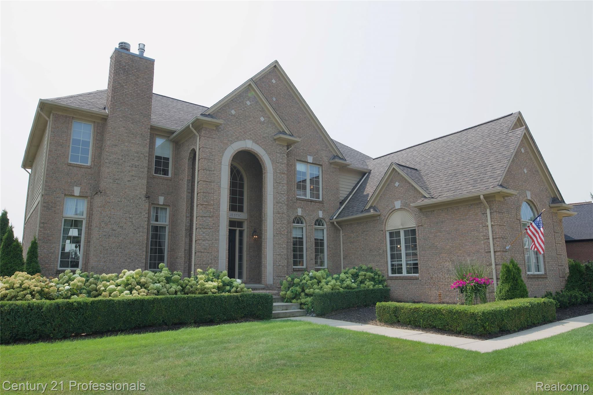 916 Majestic — photo