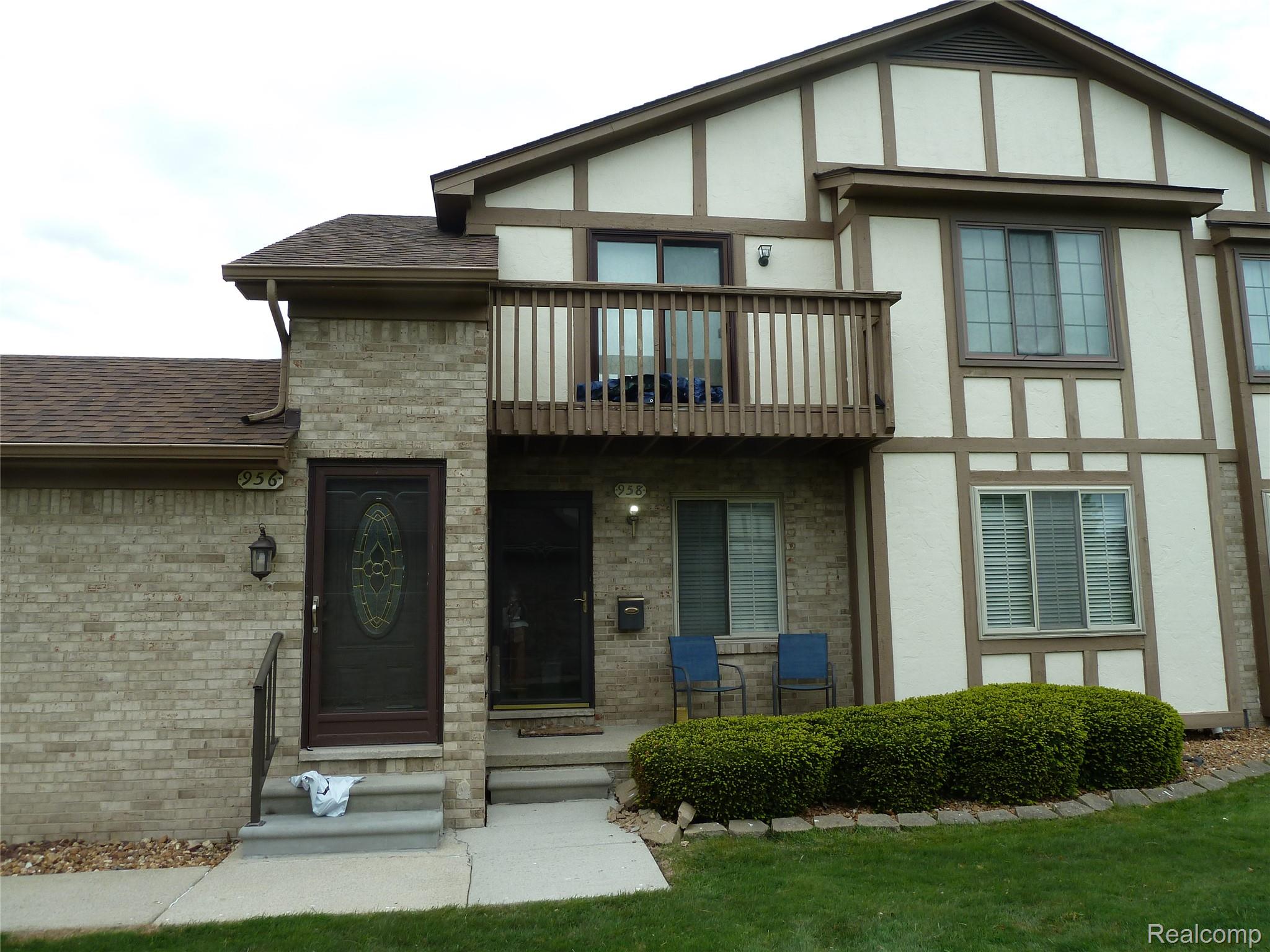 958 Country Club Drive 6 — photo