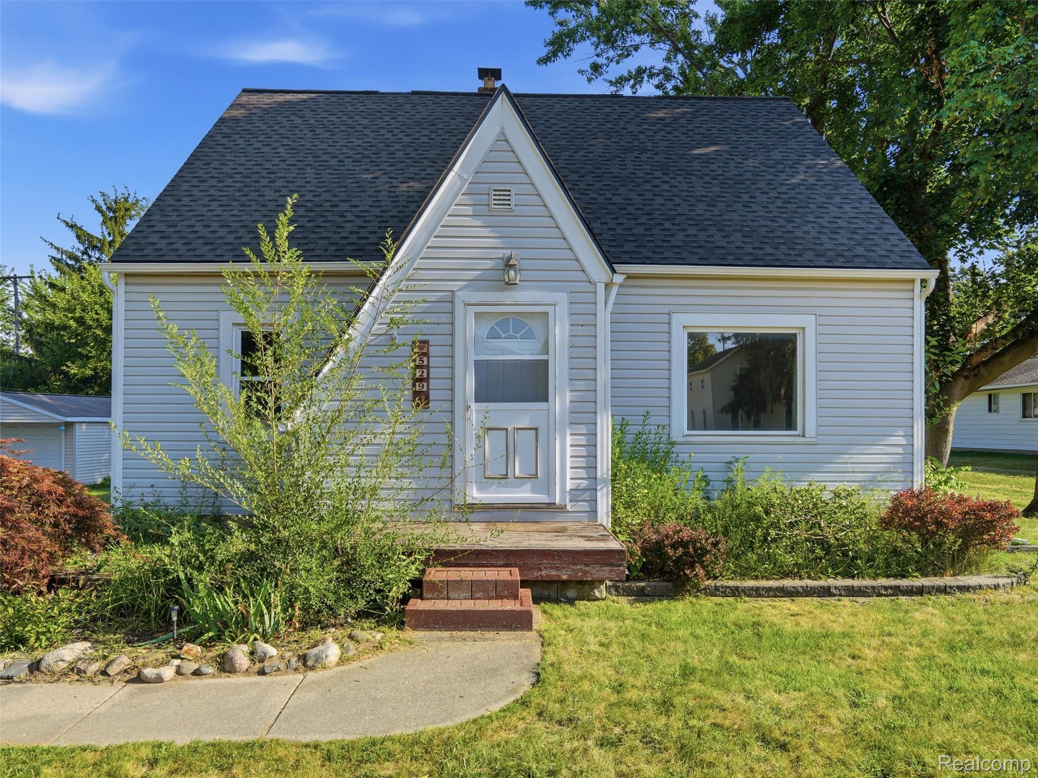 529 E Broad Street — photo