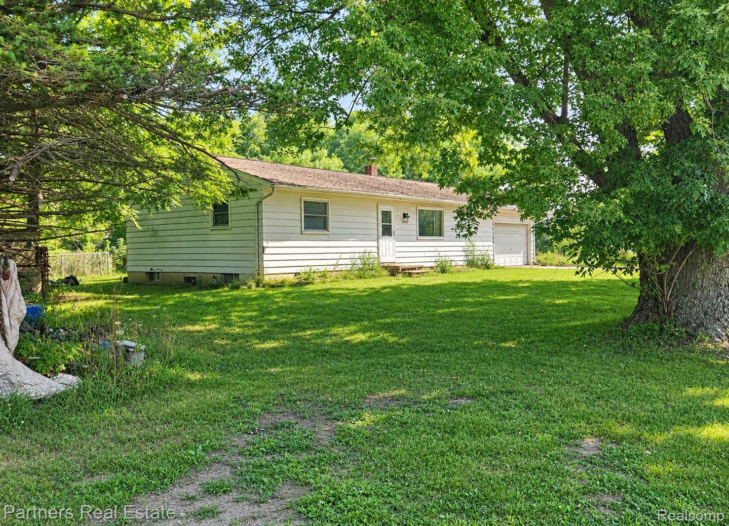 1382 Lucy Road — photo