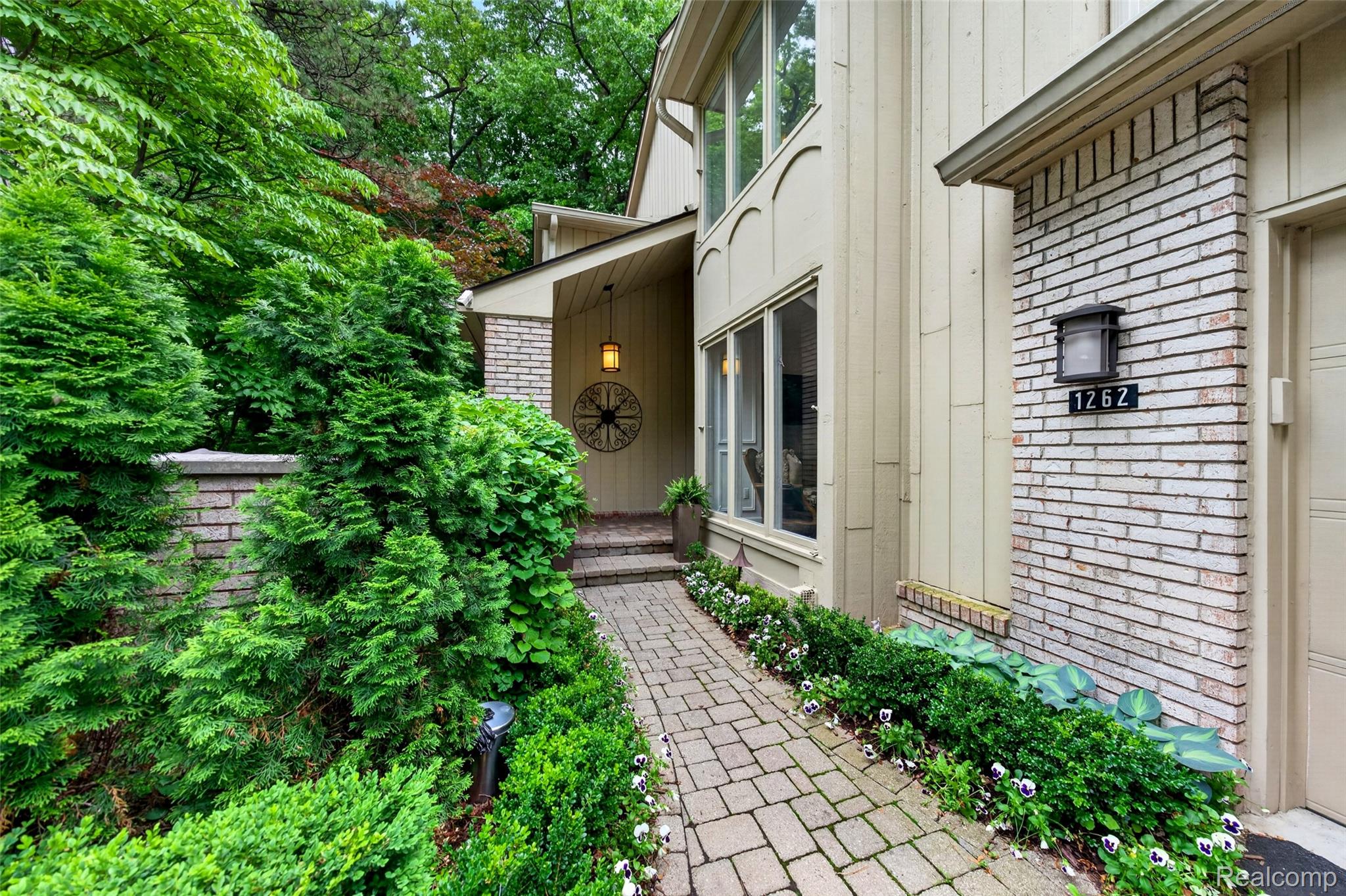 1262 Woodcrest Circle — photo