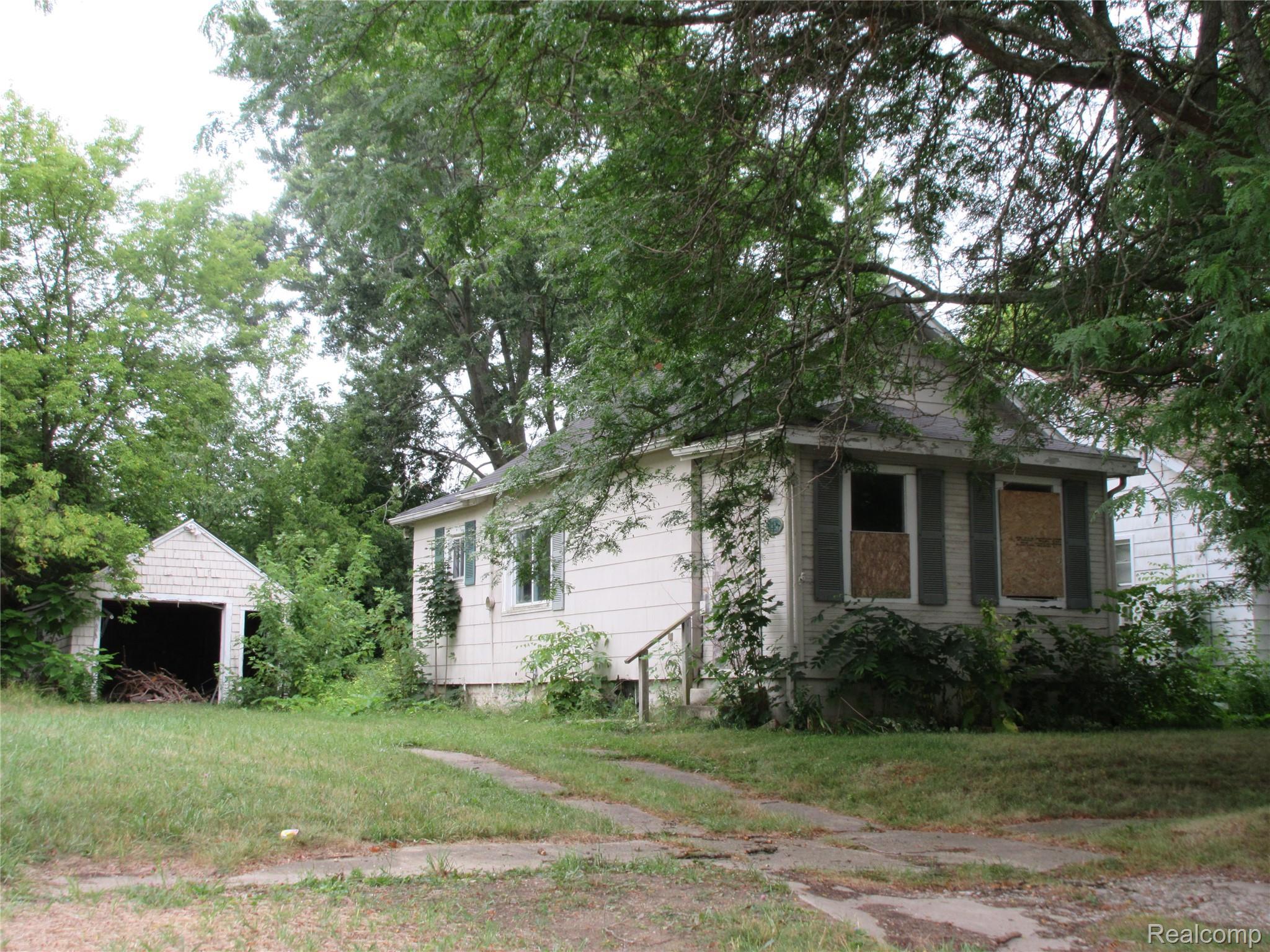 915 Stocker Avenue — photo