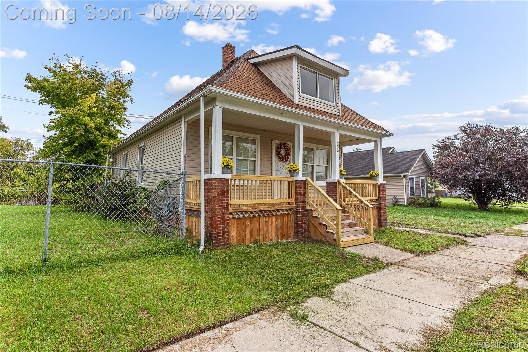 4472 French Road E — photo