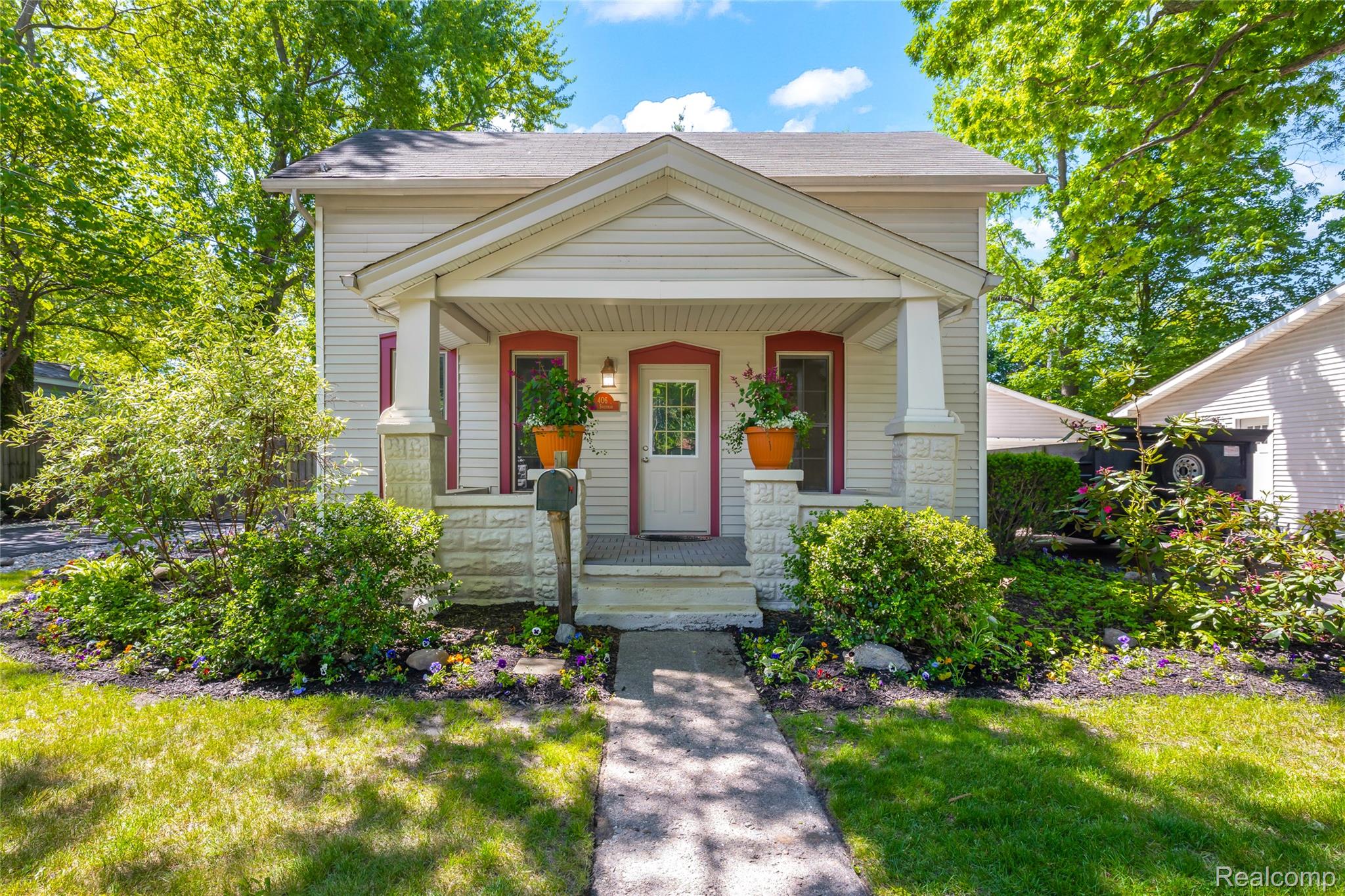 406 E Sherman Street — photo