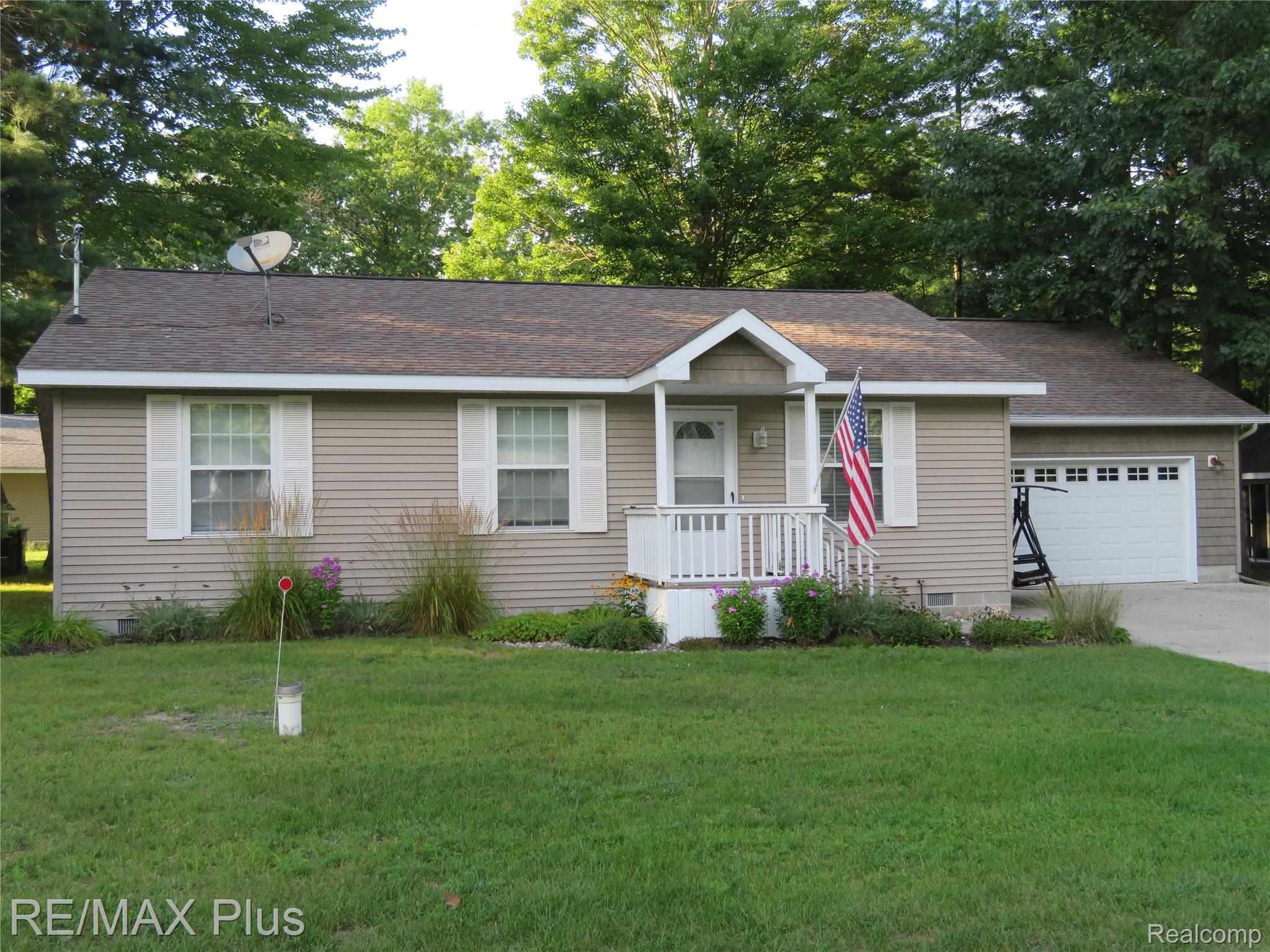 10369 W Higgins Lake Drive — photo