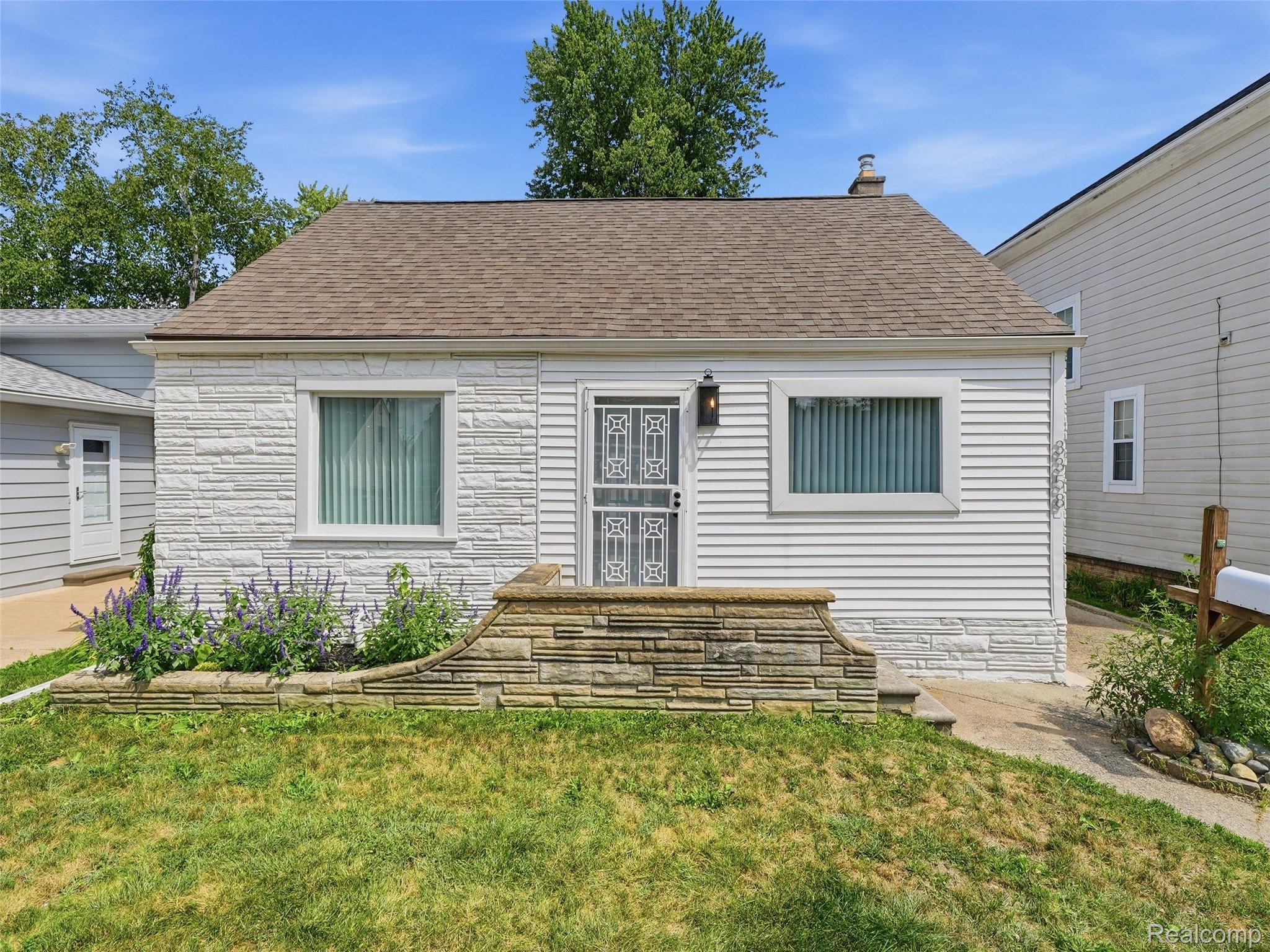 3358 Cummings Avenue — photo