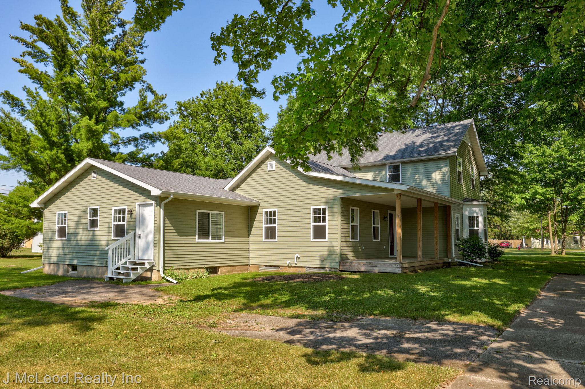 6727 Pine Street — photo