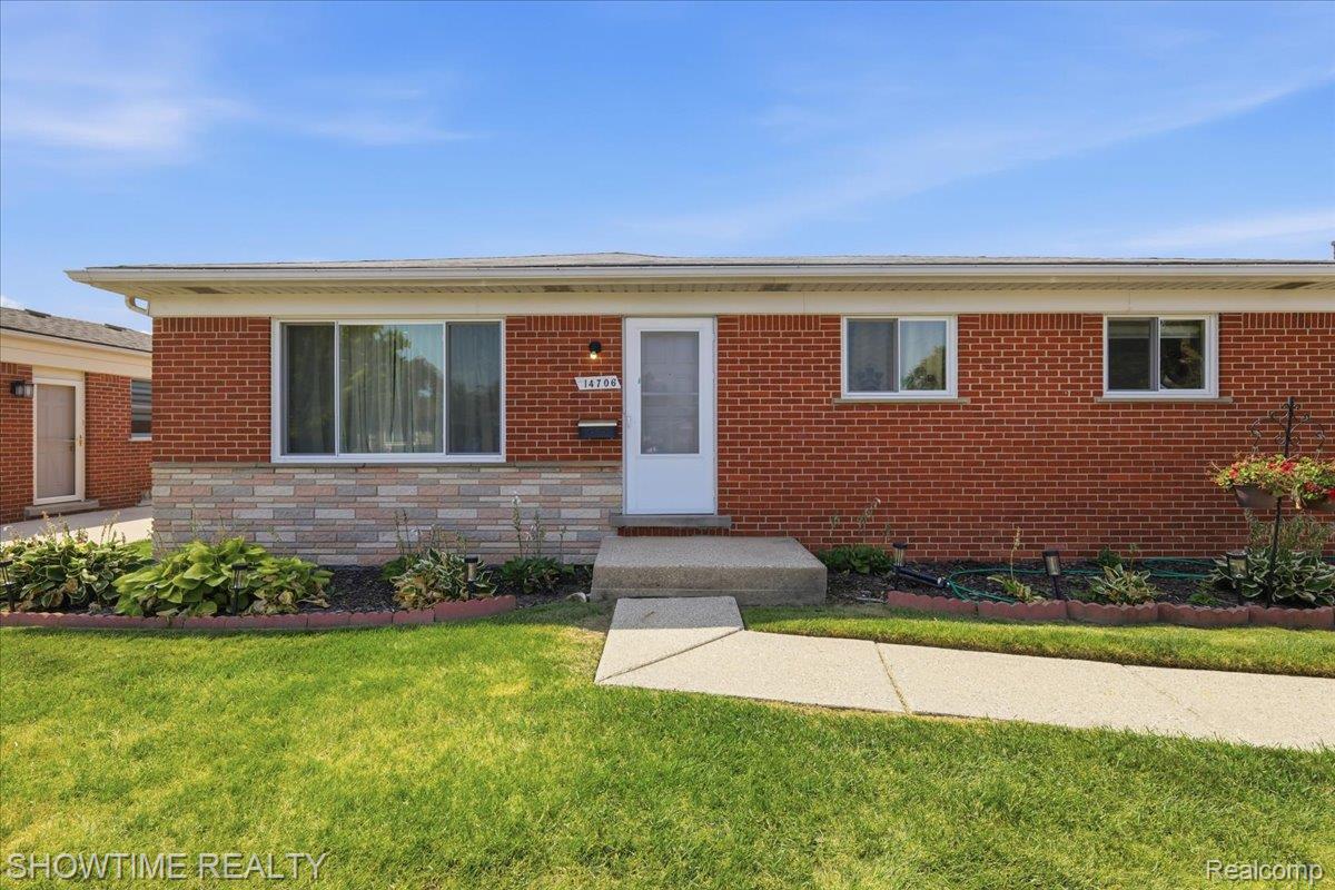 14706 Murthum Avenue — photo