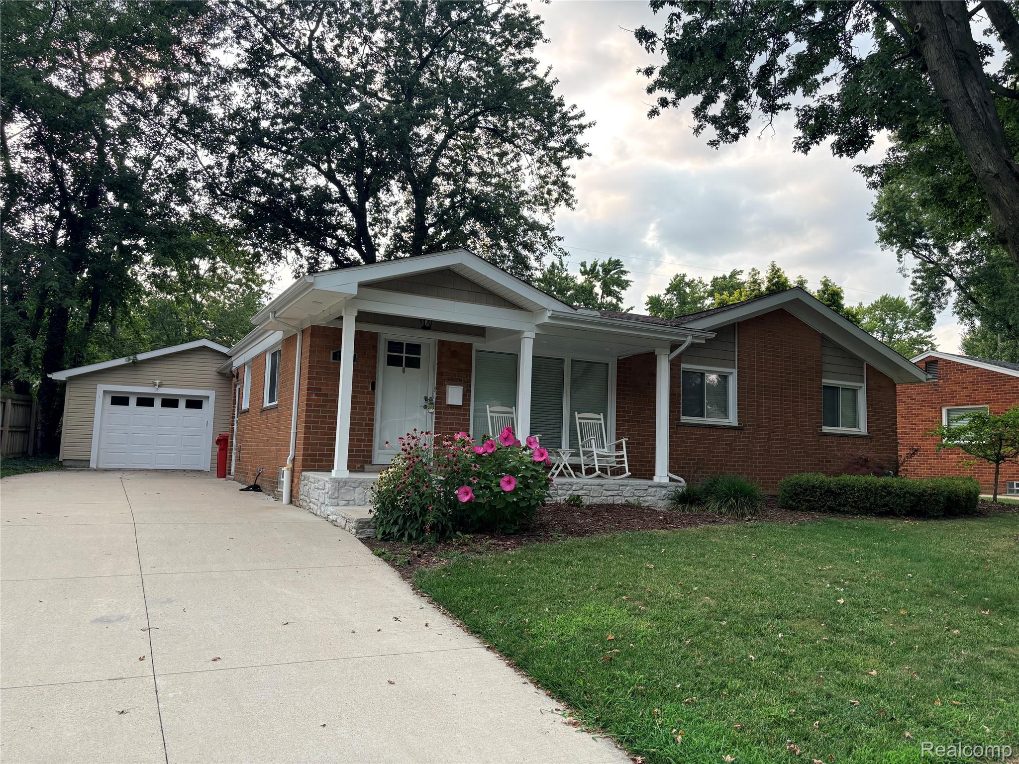 1341 Catalpa Drive — photo