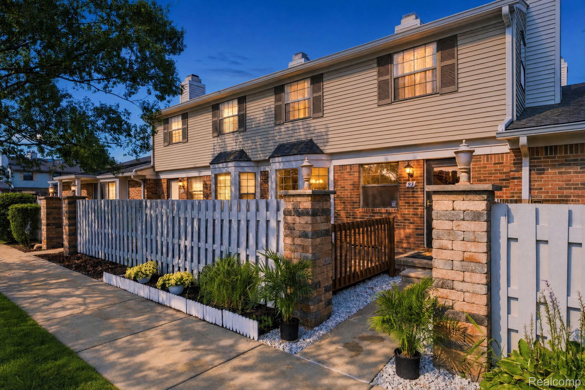 2101 E Vine Way Drive 93 — photo