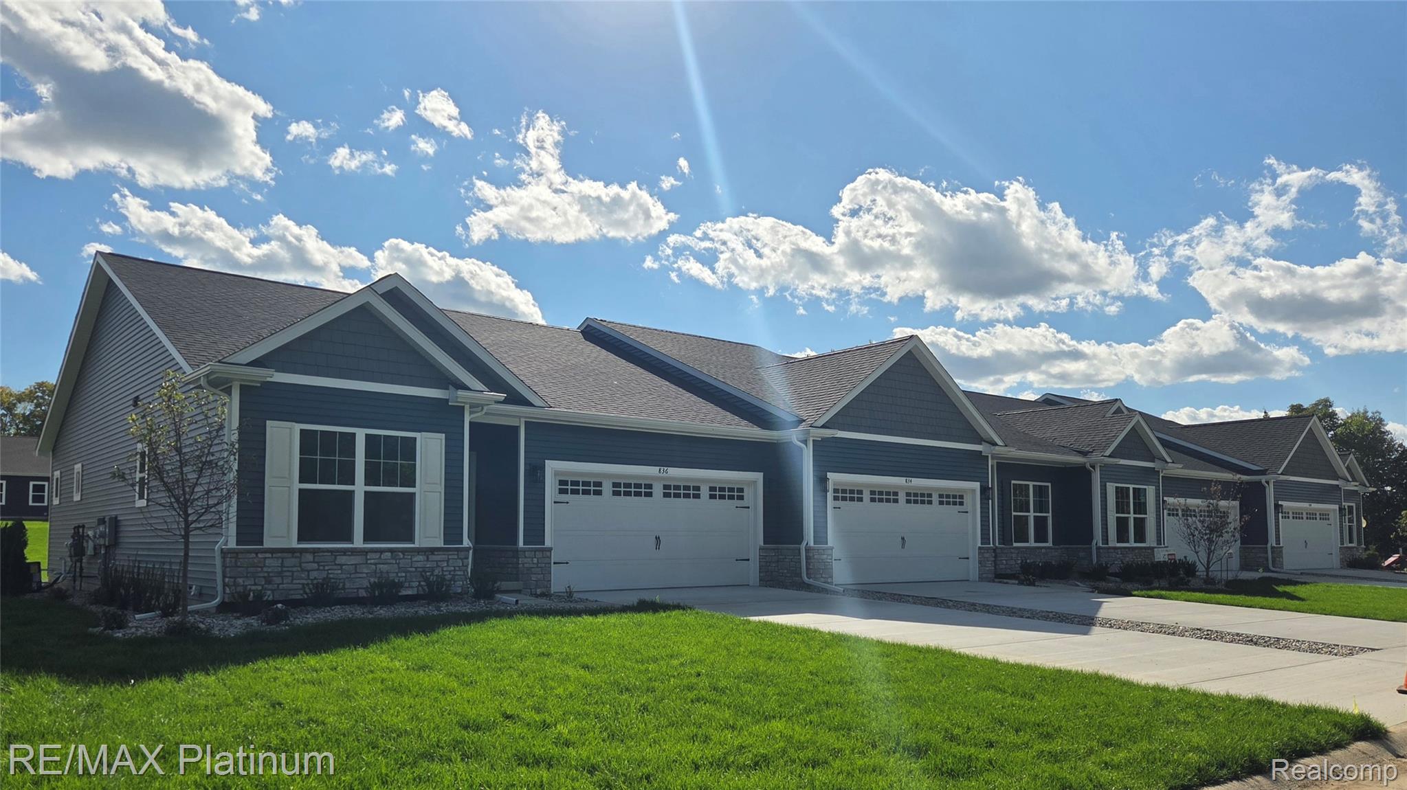 834 Oakwood Circle 35 — photo