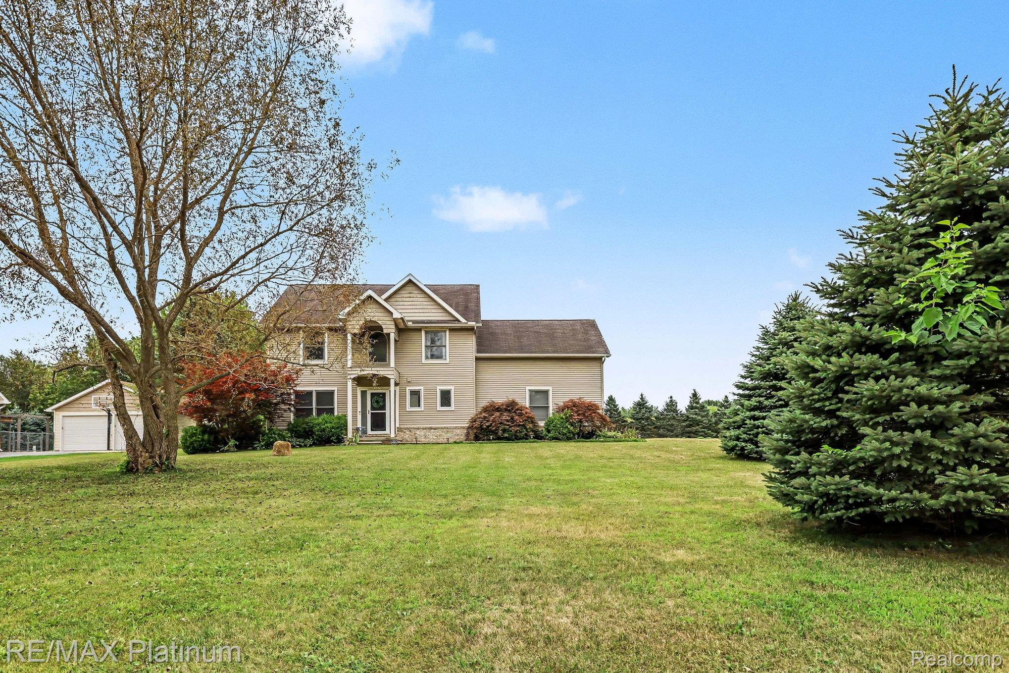 9731 Fountain Lane — photo
