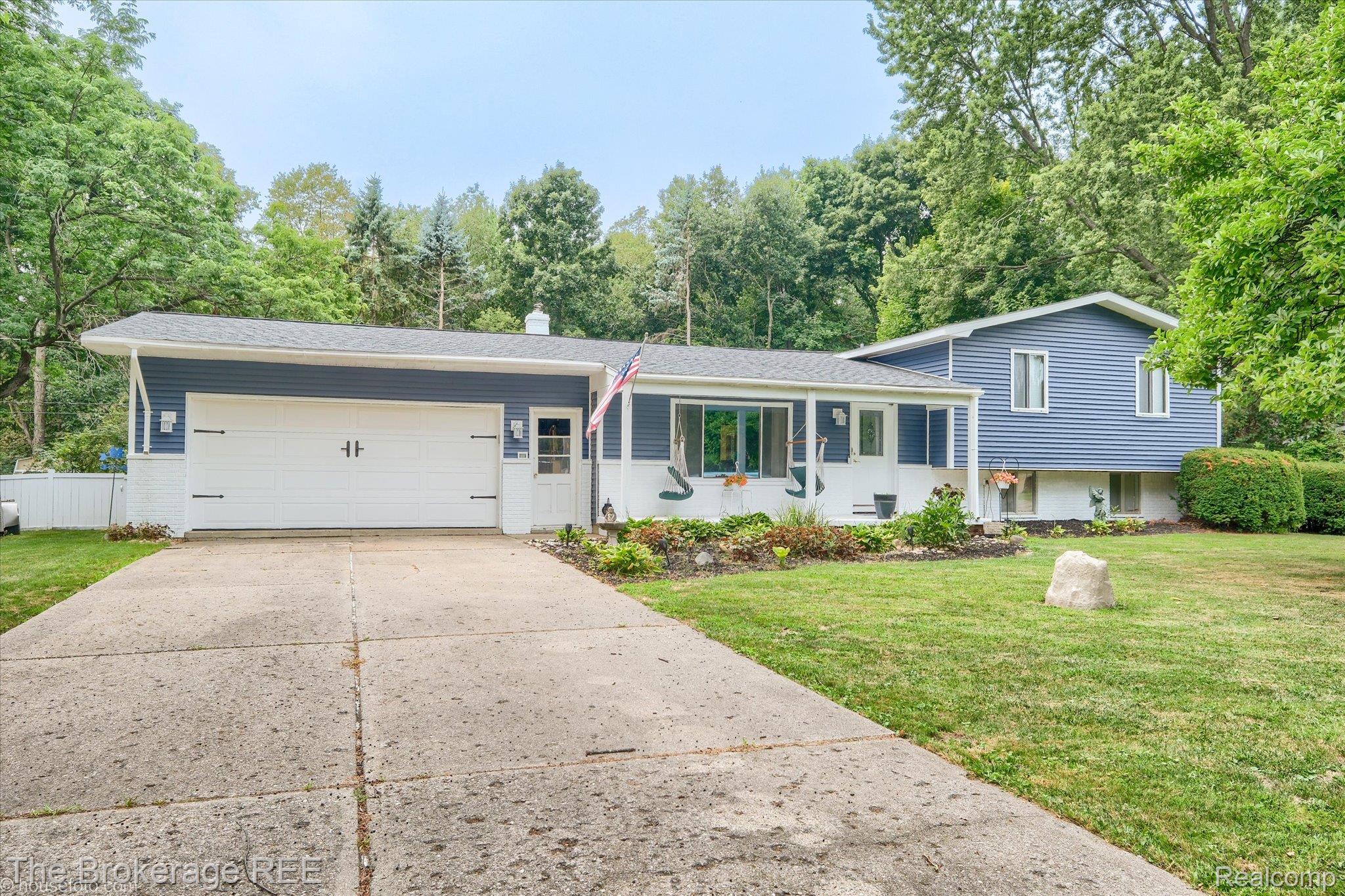 2127 Holly Tree Drive — photo