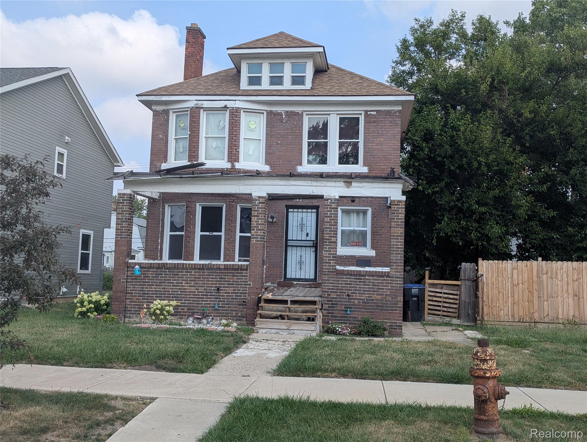 583 Alger Street — photo