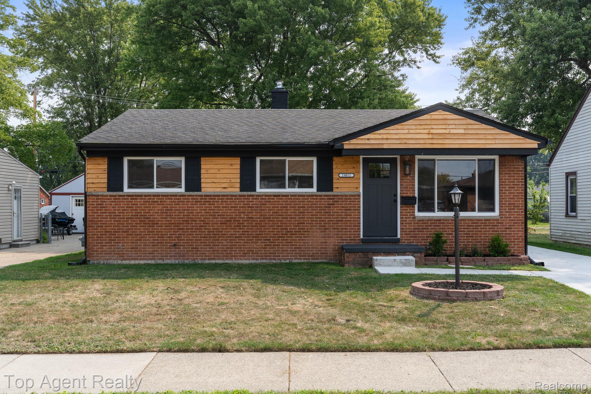 28012 Gladstone Street — photo