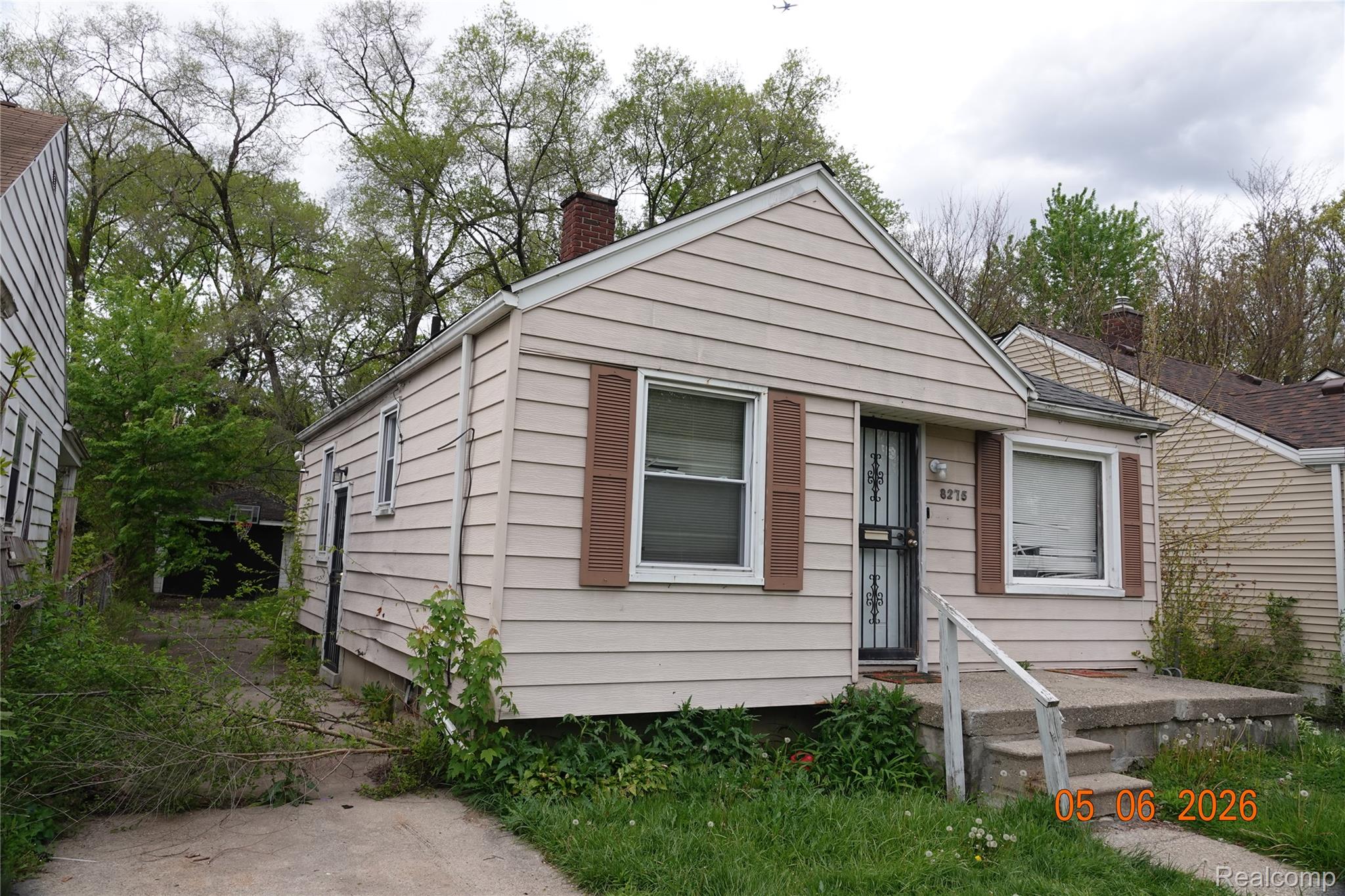 8275 Vaughan Street — photo