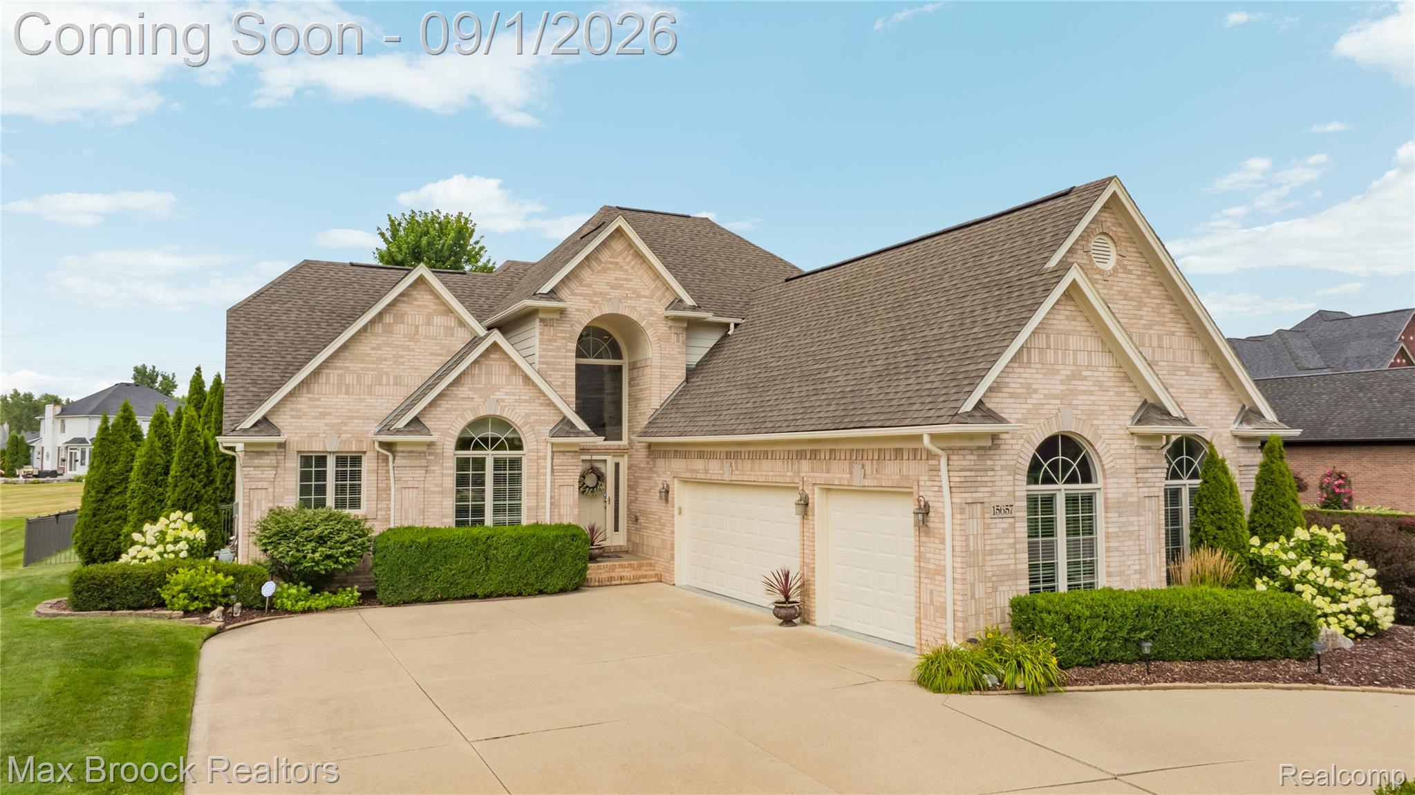 15657 Kingsway Drive — photo