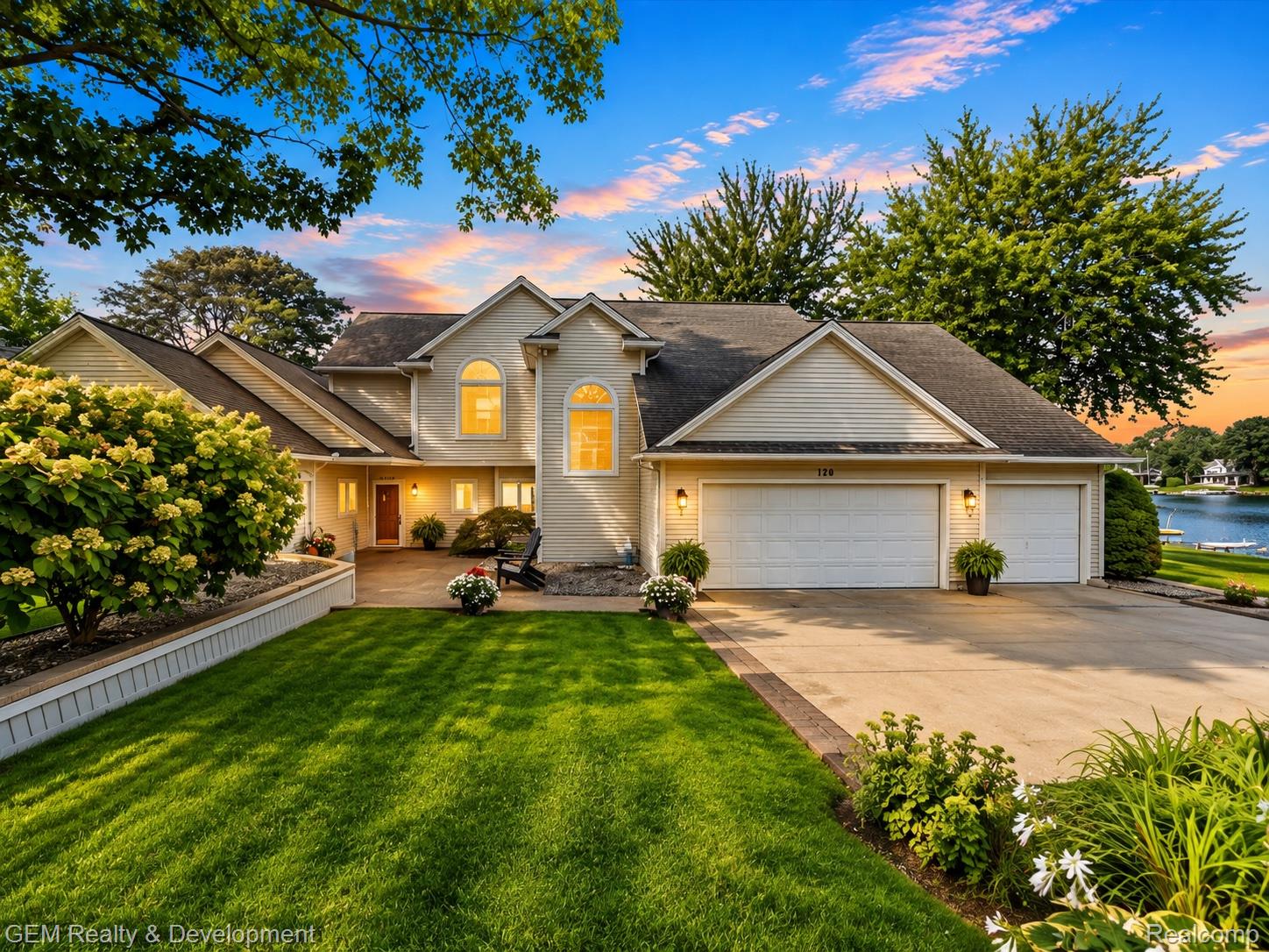 146 Castlewood Drive — photo