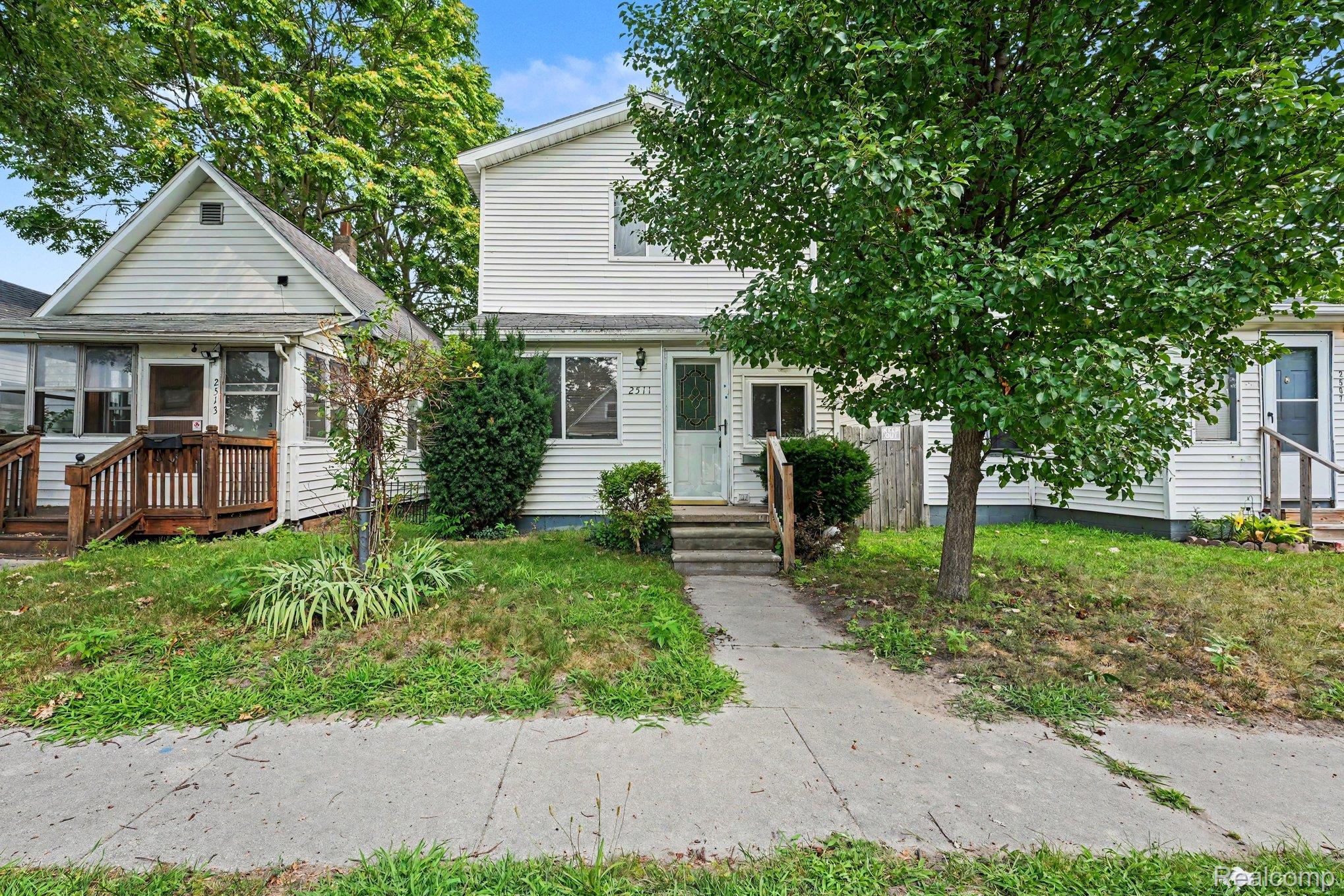 2511 Vanness Street — photo