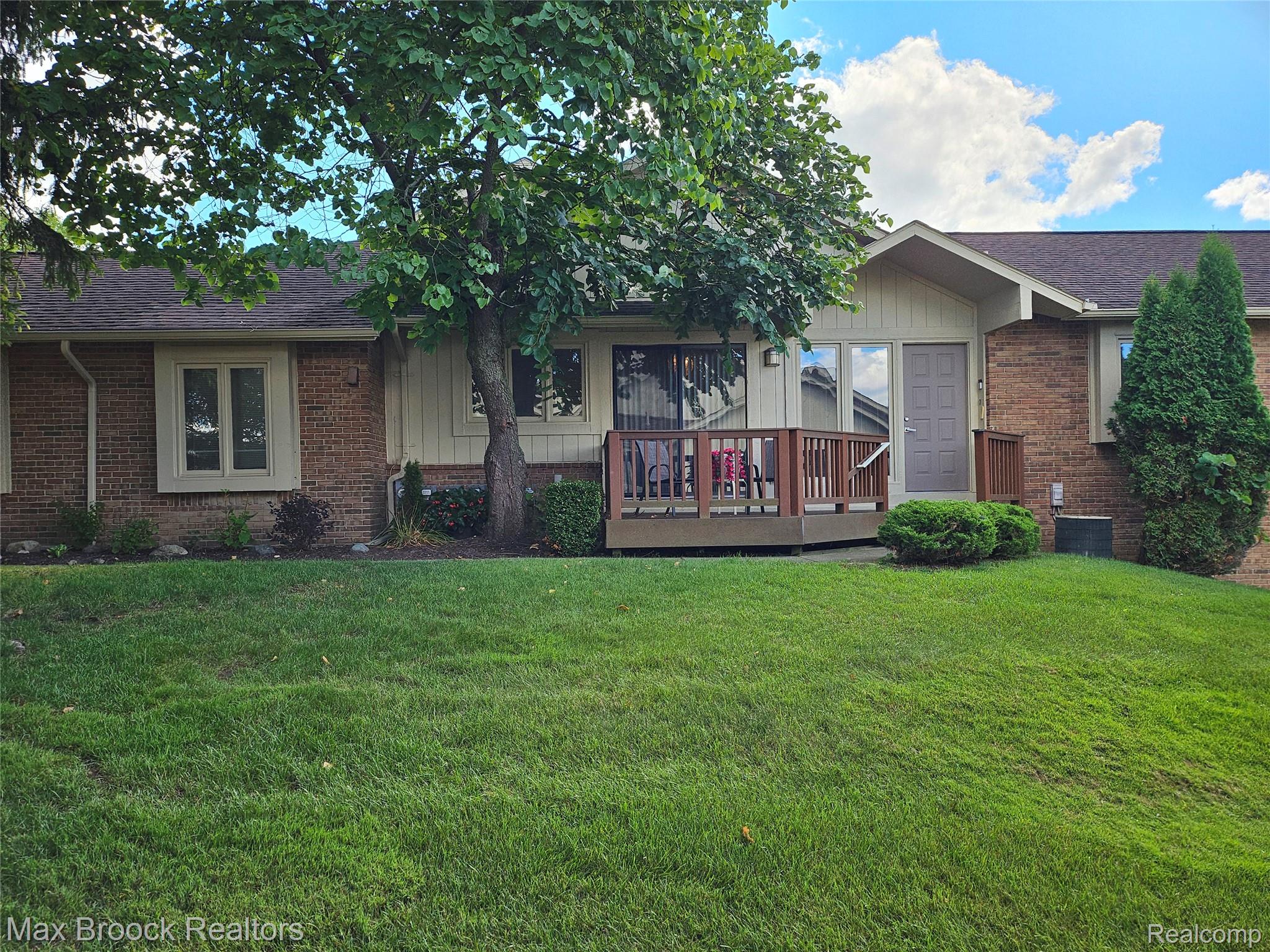 5663 Hillcrest Circle E 64 — photo