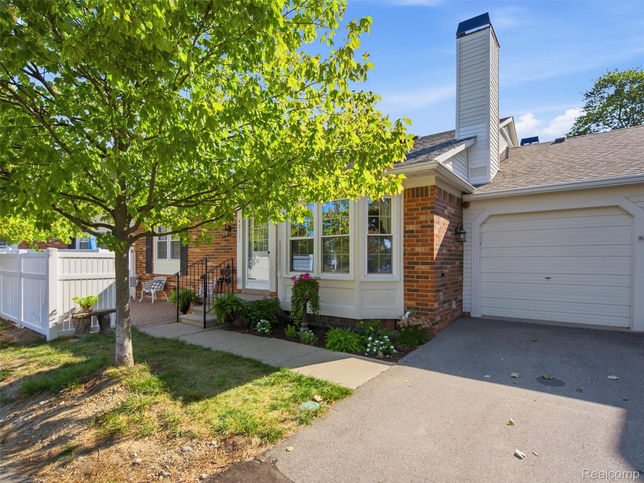 42131 Old Pond Circle — photo