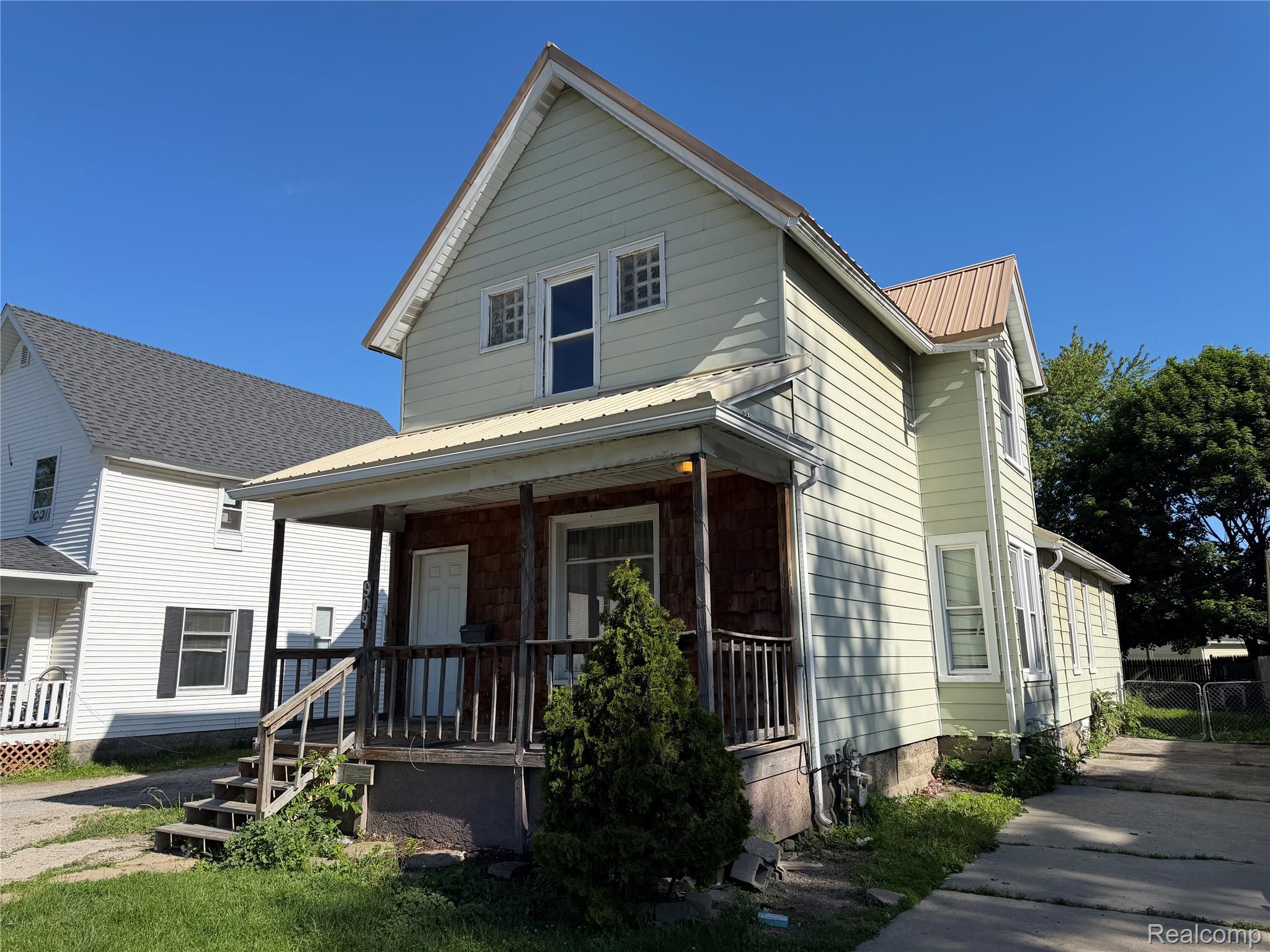 909 Pine Street — photo