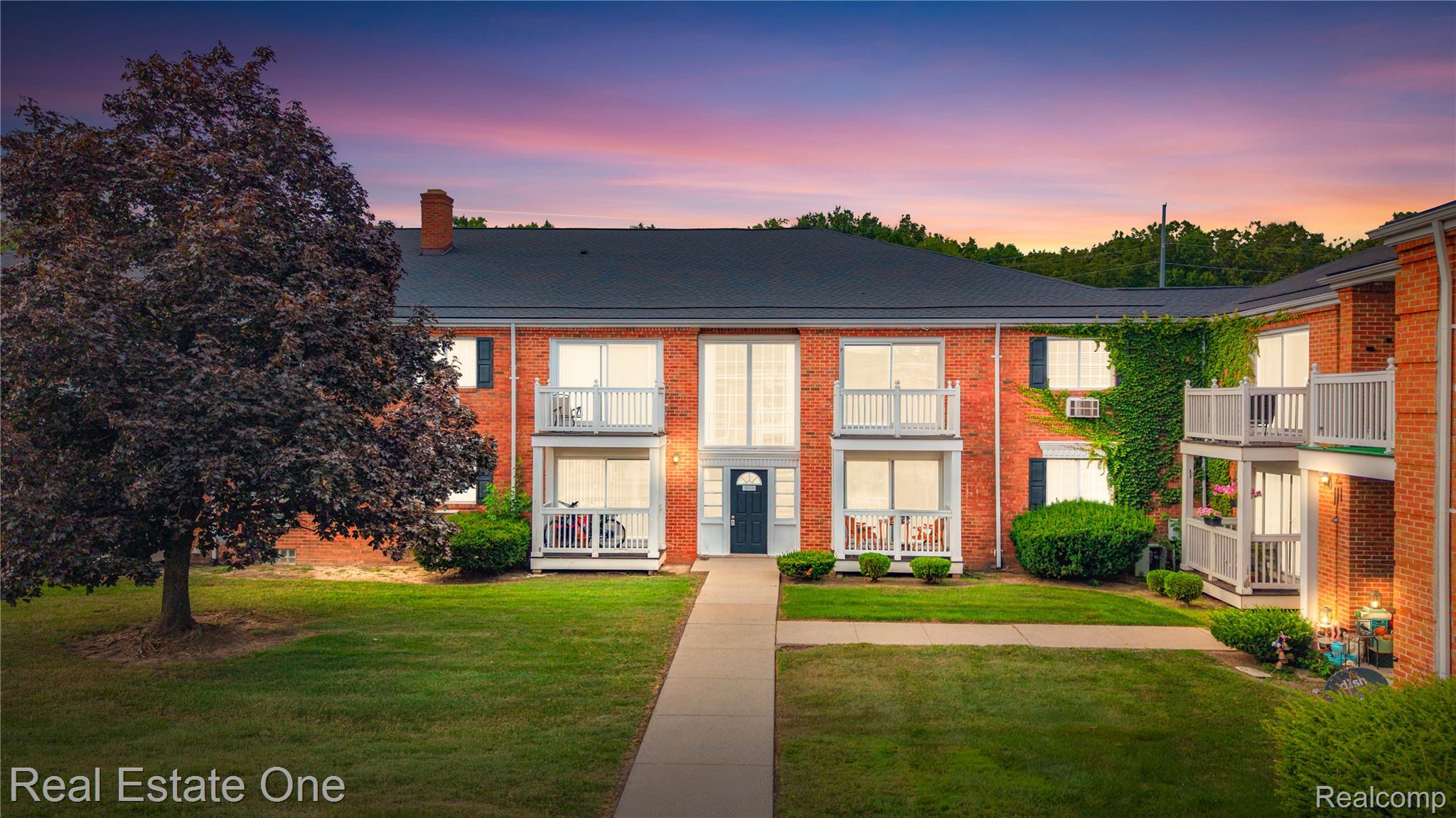 2405 Torquay Avenue 207 — photo