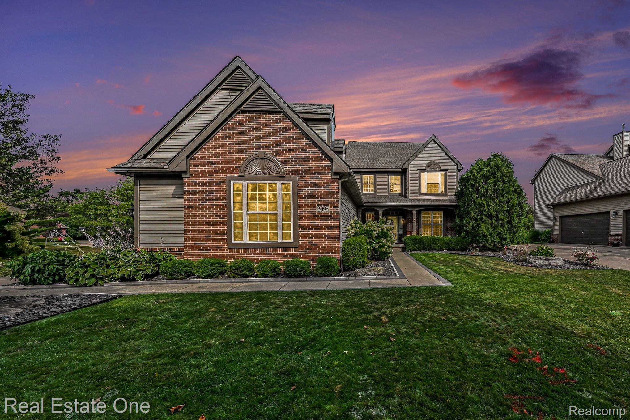 2095 Warbler Court — photo